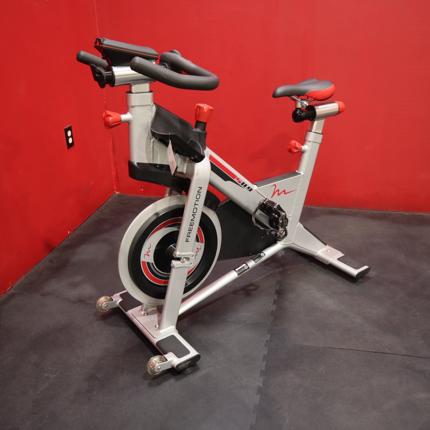 Freemotion S11.9 Chain Drive Indoor Cycle w/ Console (Refurbished)