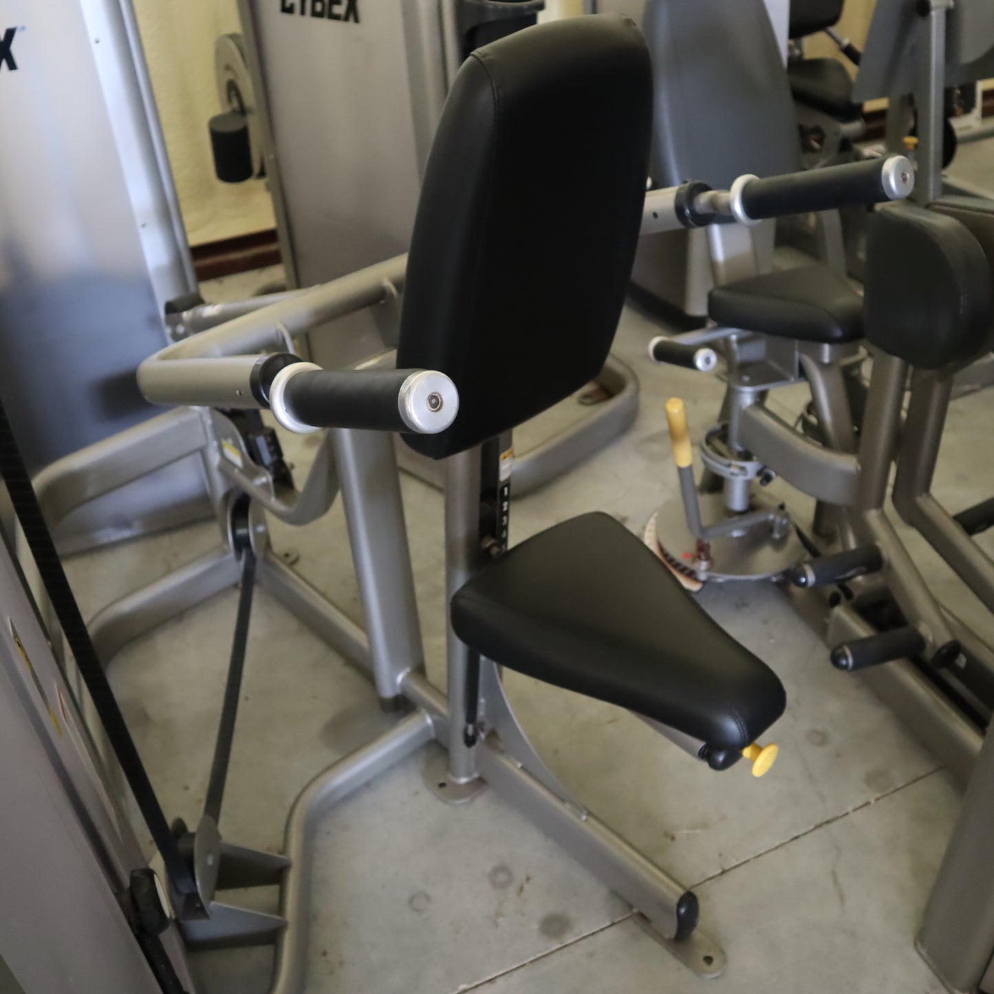 Precor EFX 835 Total Body Elliptical Trainer w/P30 Console (Converging Crossramp) *Refurbished*