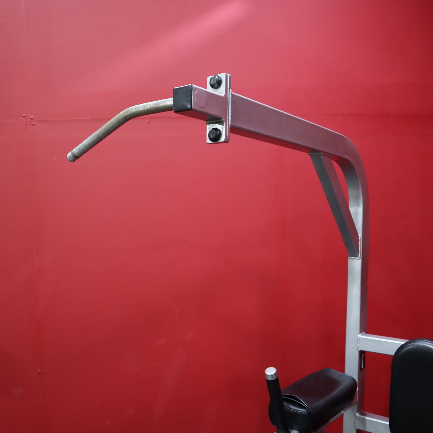 Star Trac F-617 Pull Up/Dip/Leg Raise (Refurbished)