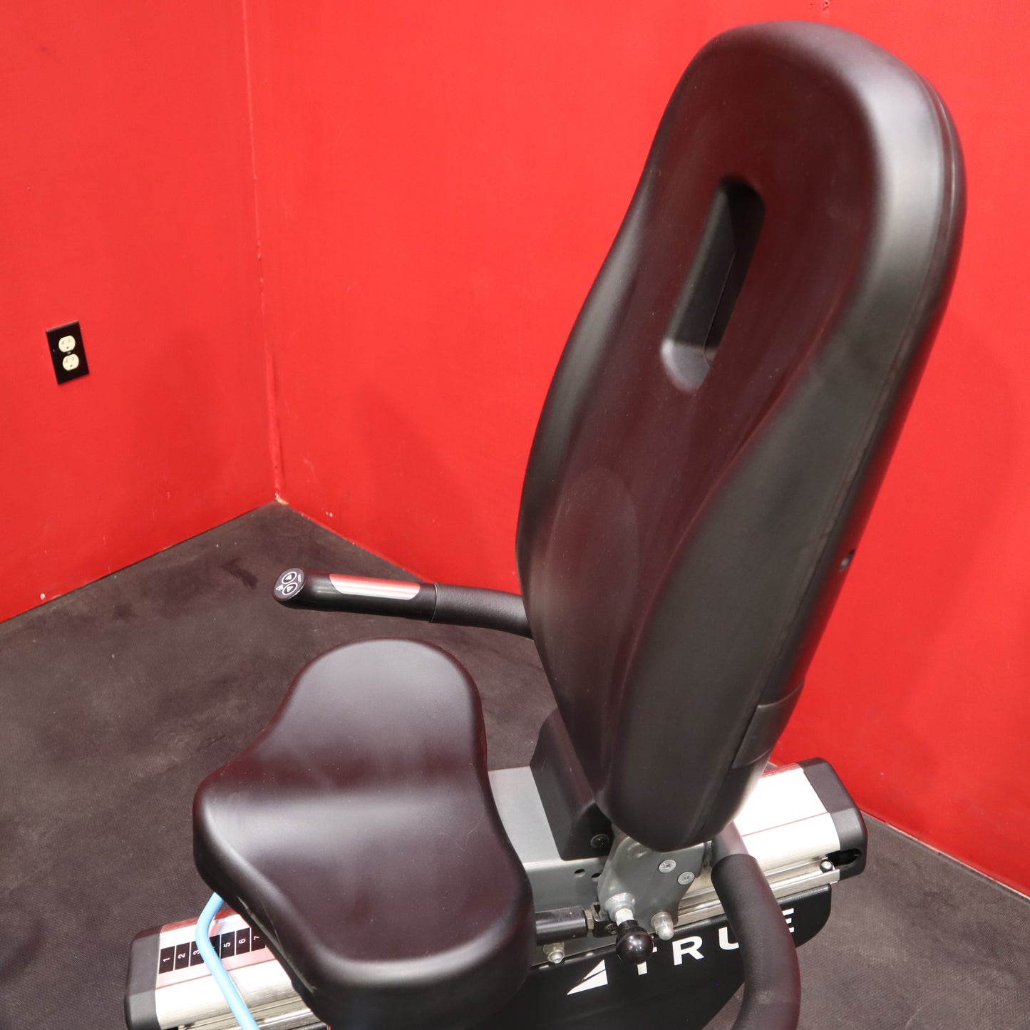 True Fitness 900 Recumbent Bike (Refurbished)