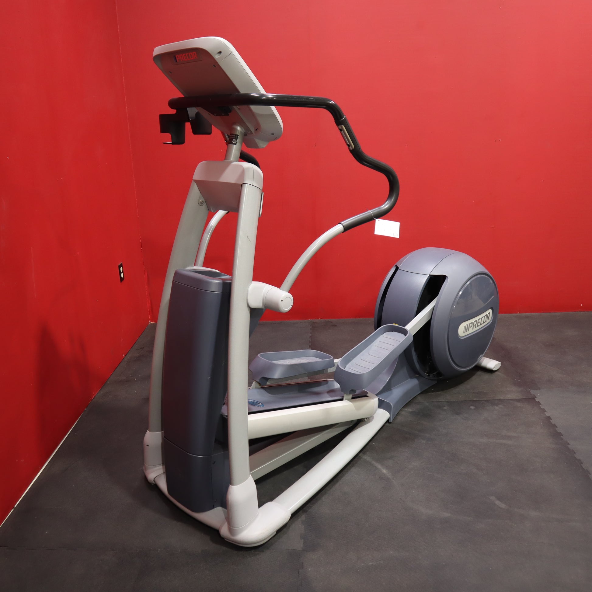 Precor EFX 833 Entrenador elíptico de cuerpo inferior con consola P30 (reacondicionado)