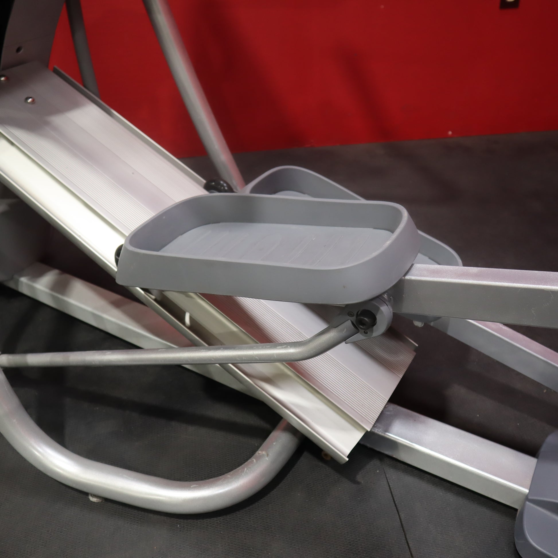 Precor EFX 536i Elliptical w/ Experience Console (Reacondicionado)