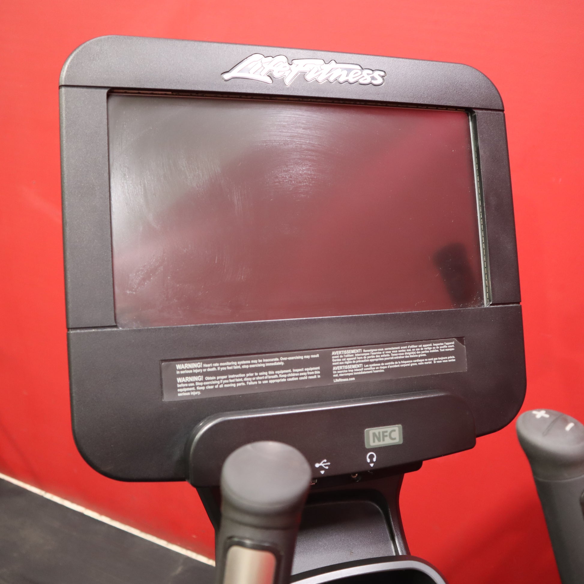 Life Fitness Discover 95X Elliptical Trainer w/ SE Display (Remanufactured)