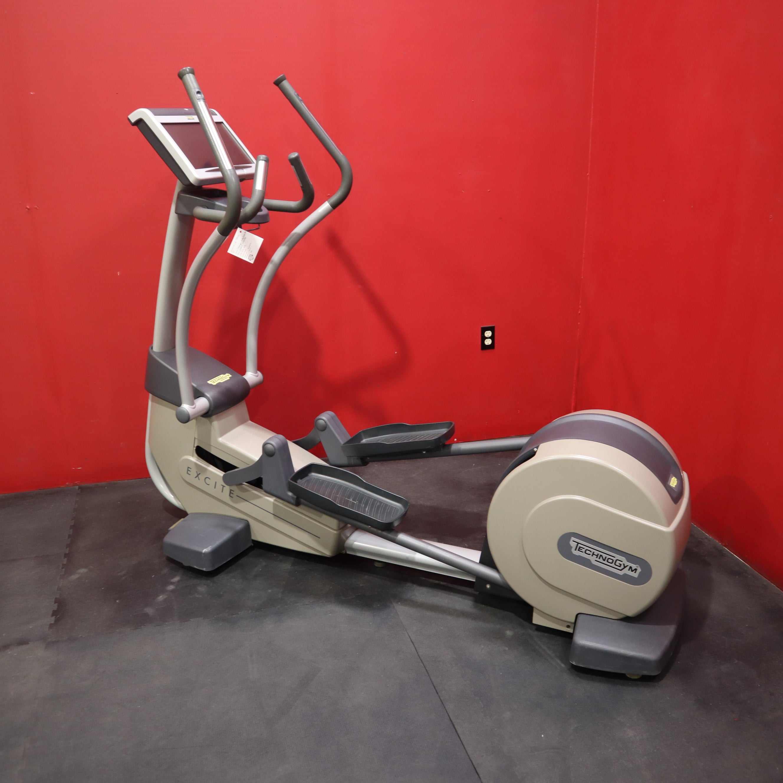 Technogym Synchro Excite 700 Elliptical Crosstrainer Refurbished Discount Commercial Gym Equipment