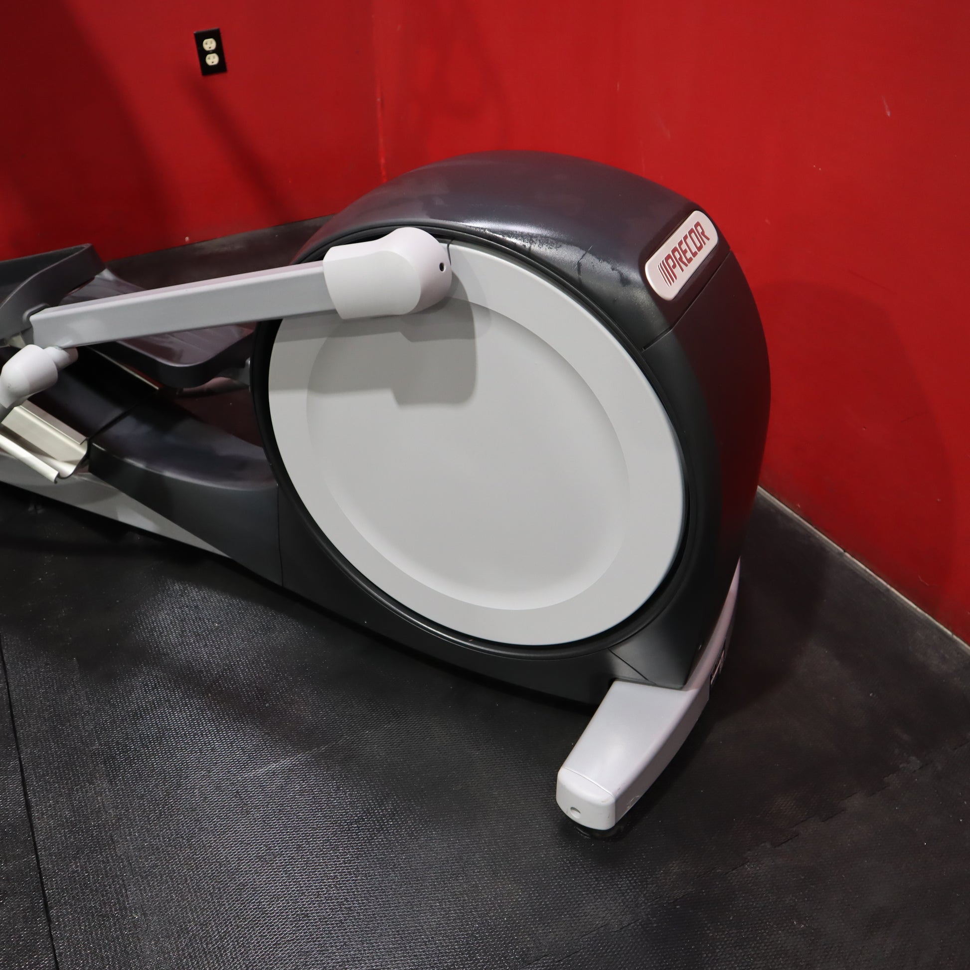 Precor EFX 781 Elliptical Trainer w/ P82 Display (Remanufactured)