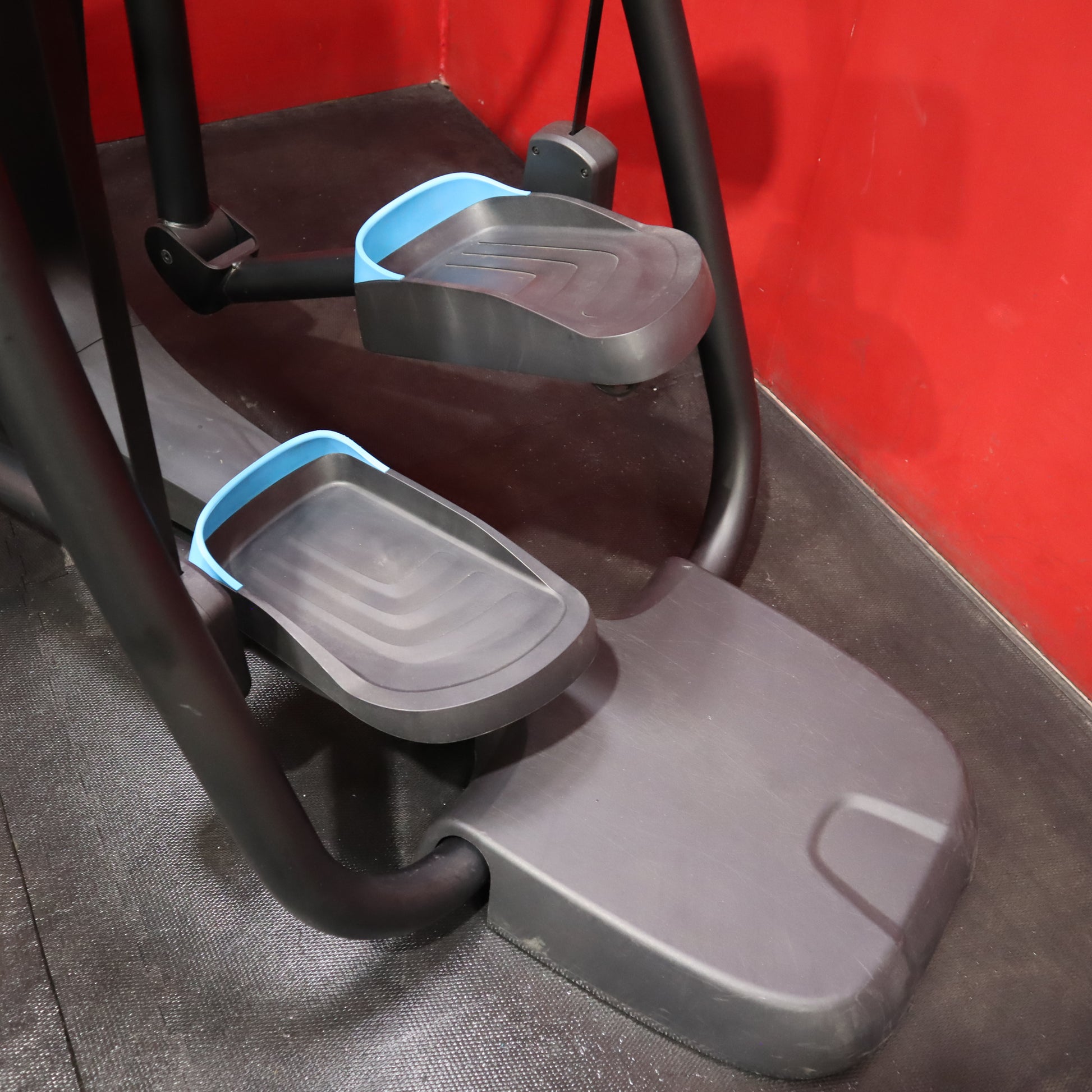 Precor AMT-12 885 Adaptive Motion Trainer w/ P82 Console (Remanufactured)