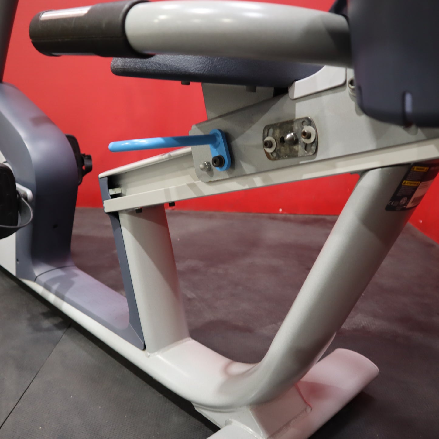 Precor RBK 885 Recumbent Bike w/P82 Consola (Reacondicionado)