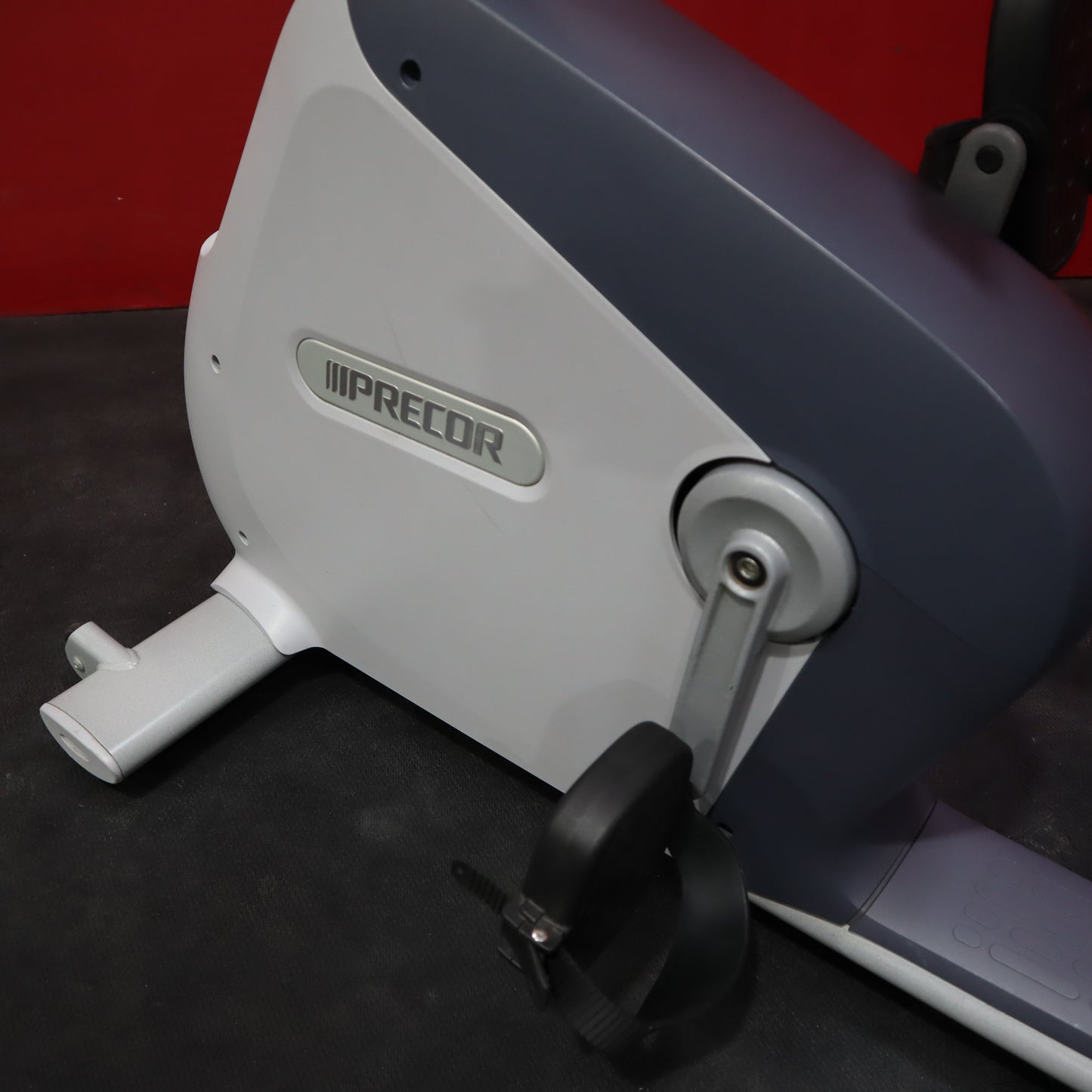 Precor RBK 885 Recumbent Bike w/P82 Consola (Reacondicionado)