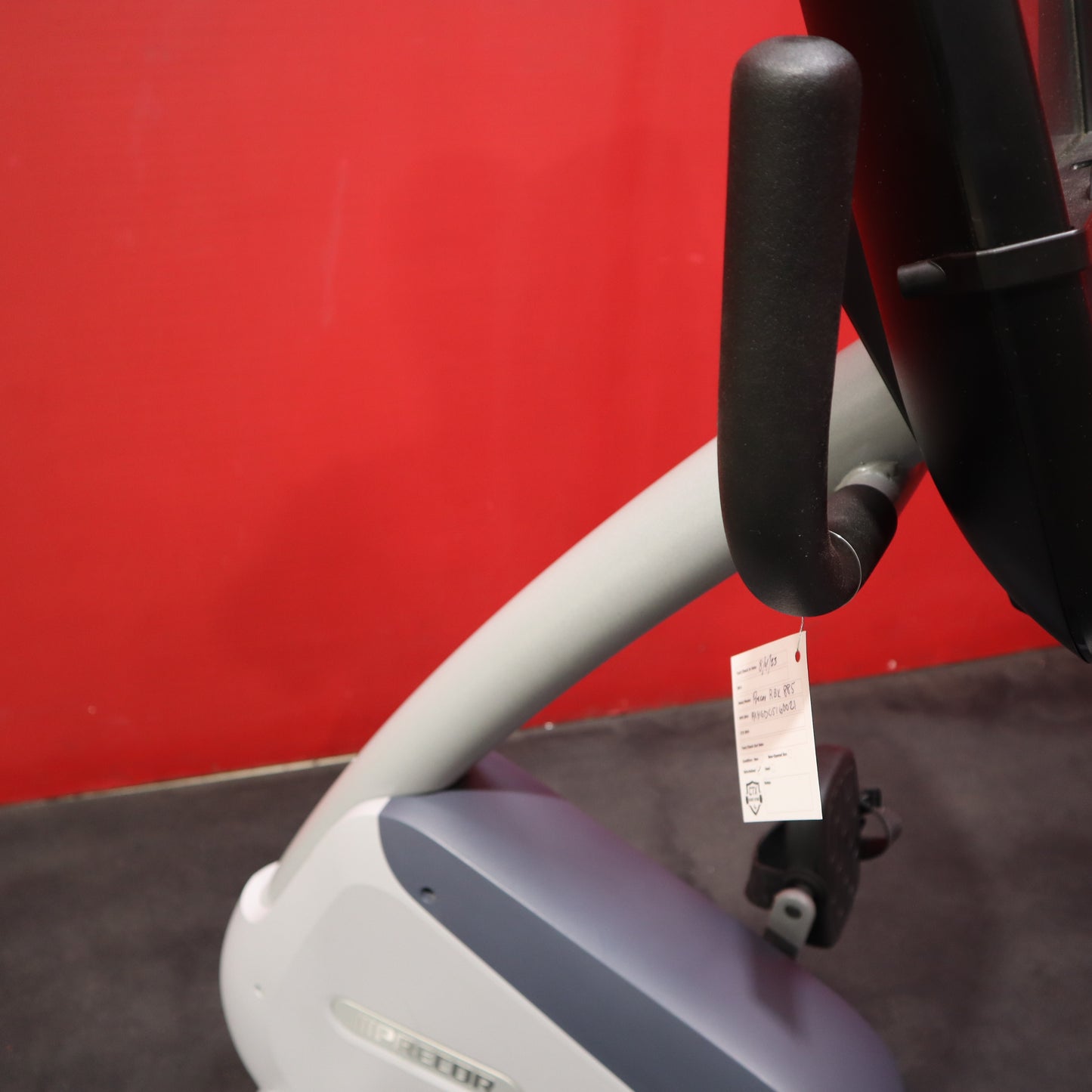 Precor RBK 885 Recumbent Bike w/P82 Consola (Reacondicionado)