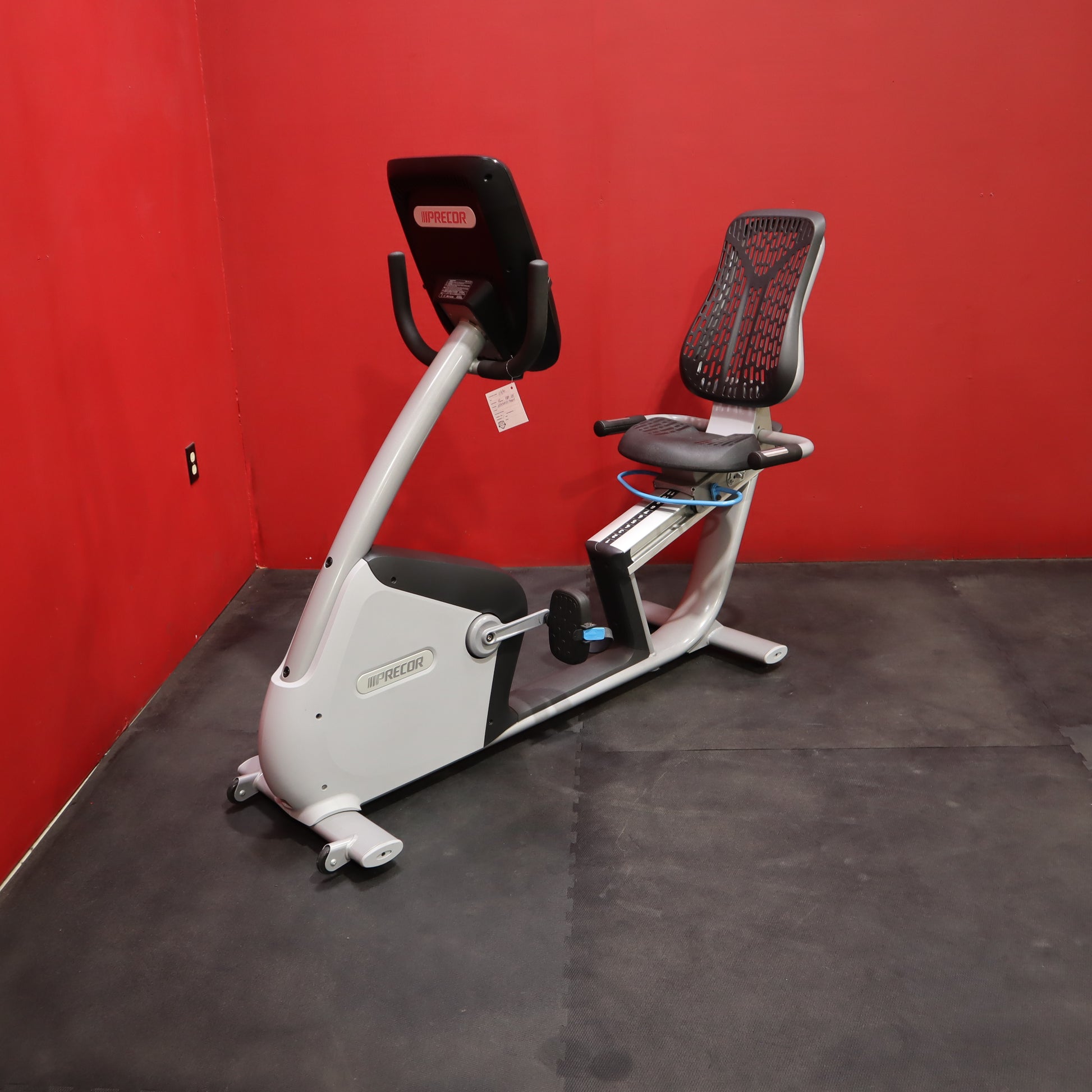 Precor RBK 885 Recumbent Bike w/P82 Console (Remanufactured)