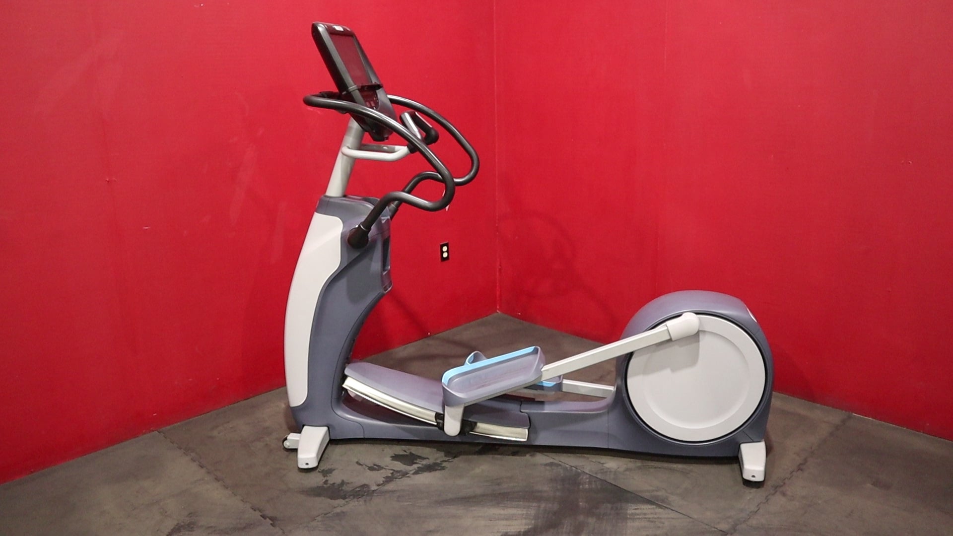 Precor EFX 833 Entrenador elíptico de cuerpo inferior con consola P30 (Crossramp convergente) * Reacondicionado *