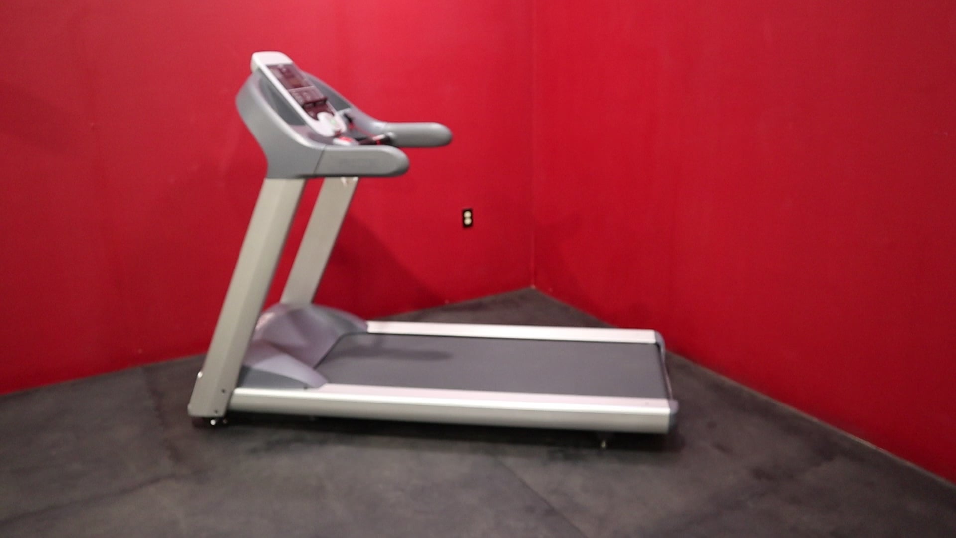 Precor 932i Treadmill (Remanufactured)