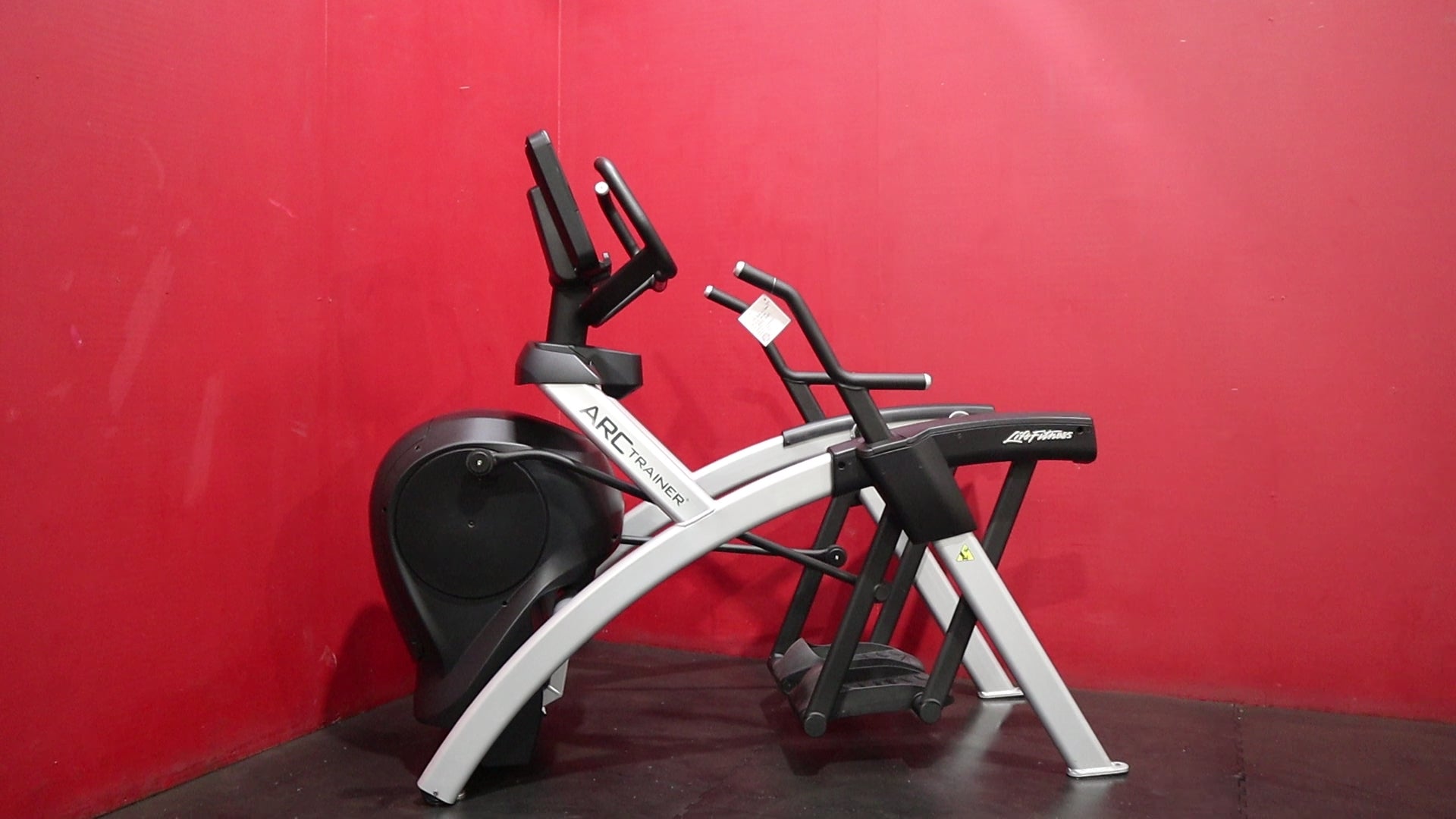Life Fitness INTLS Lower Body Arc Trainer (Remanufactured)
