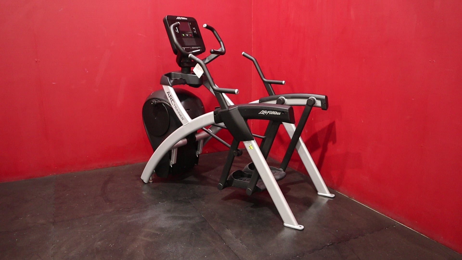 Life Fitness INTLS Lower Body Arc Trainer (Remanufactured)