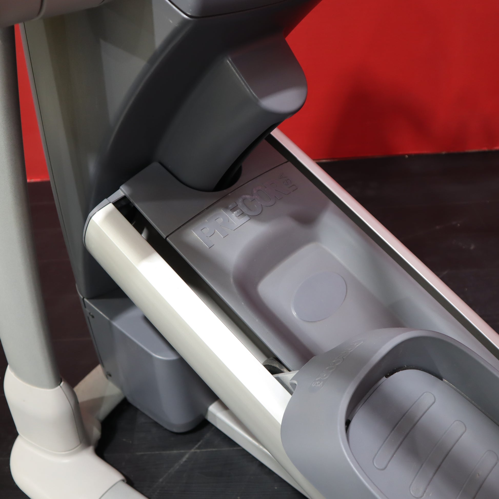 Precor EFX 546i Lower Body Elliptical Trainer w/Experience Console (Remanufactured)