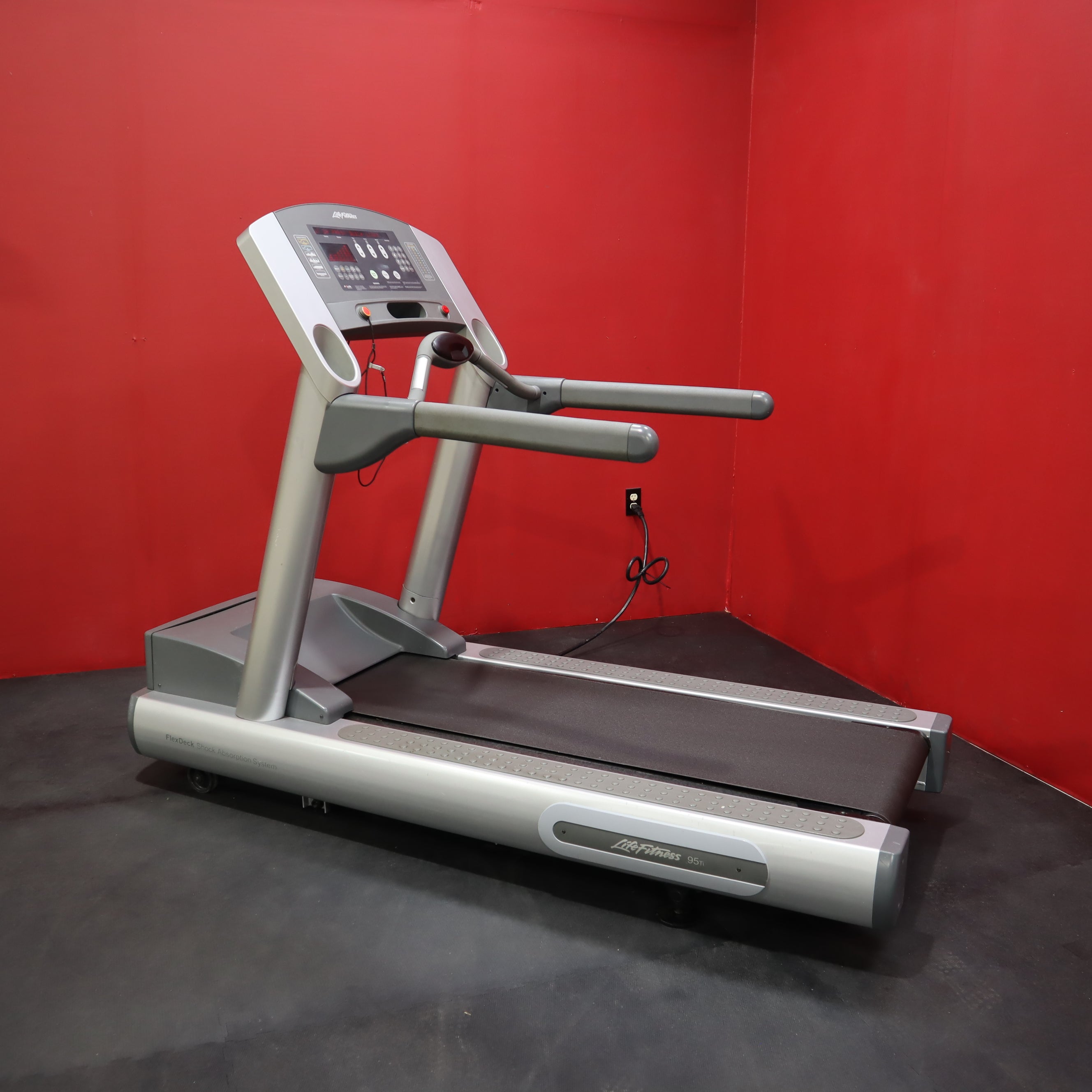 Life fitness 95ti outlet treadmill