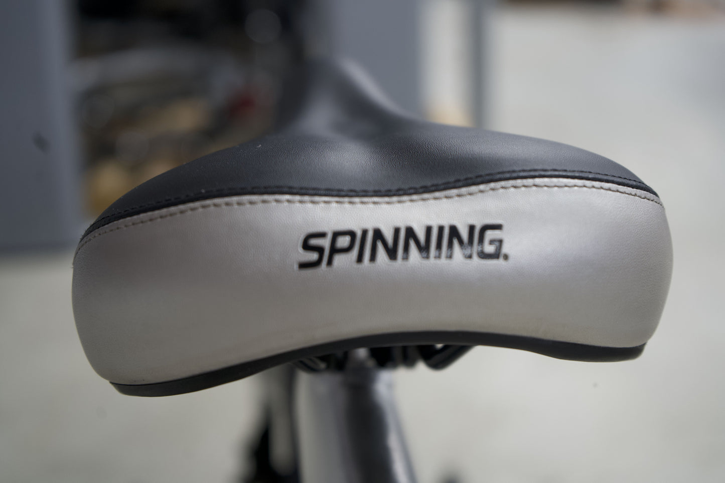 25 Precor Spinning Spinner Chrono Power Indoor Cycle w/ Display Package (Reacondicionado)