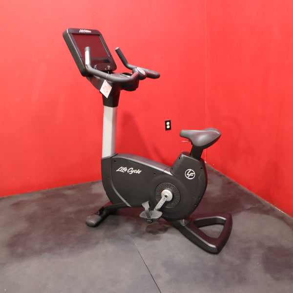 Life Fitness Discover SE 95C Elevation Upright Bike (Remanufactured)