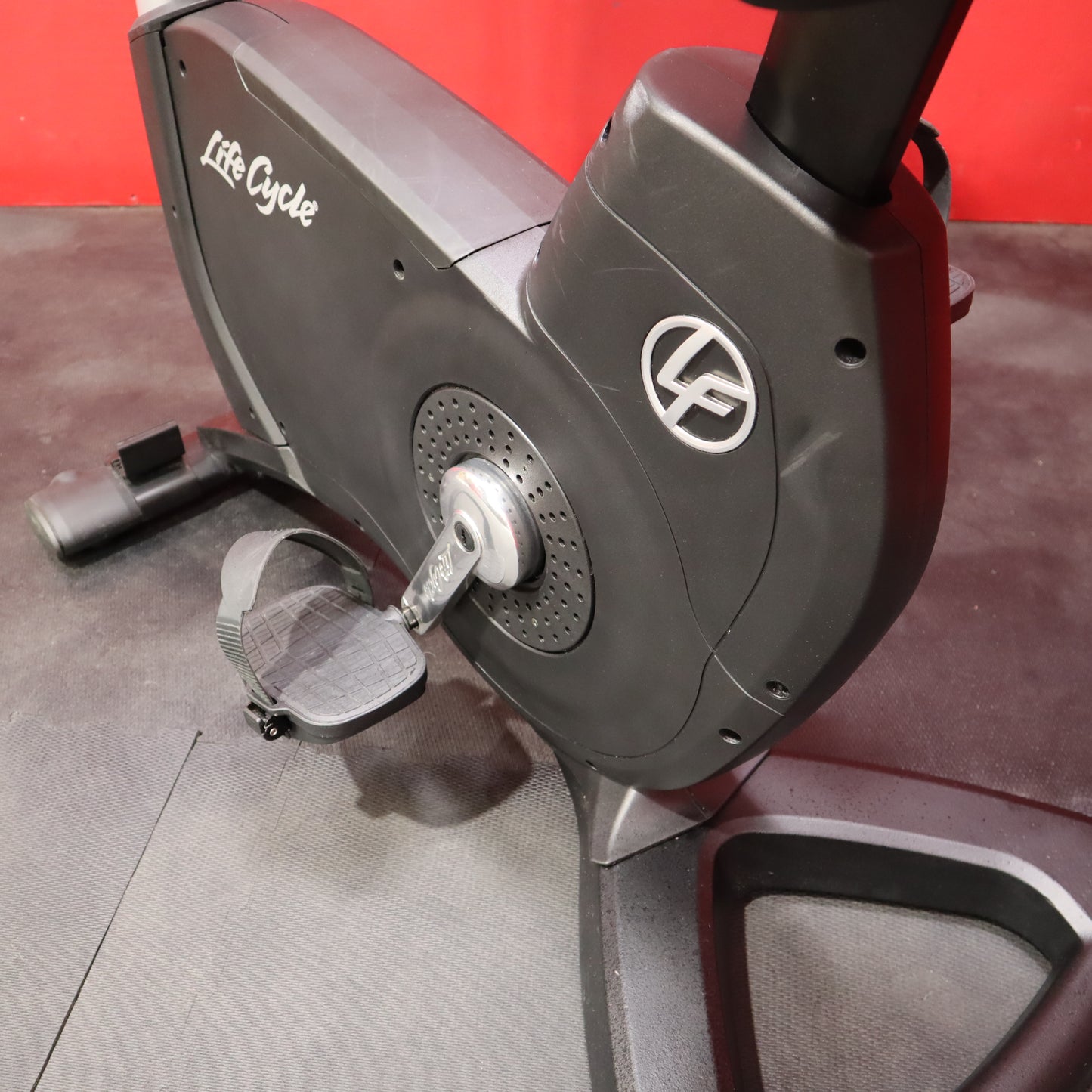 Life Fitness Discover SE 95C Elevation Upright Bike (Refurbished)