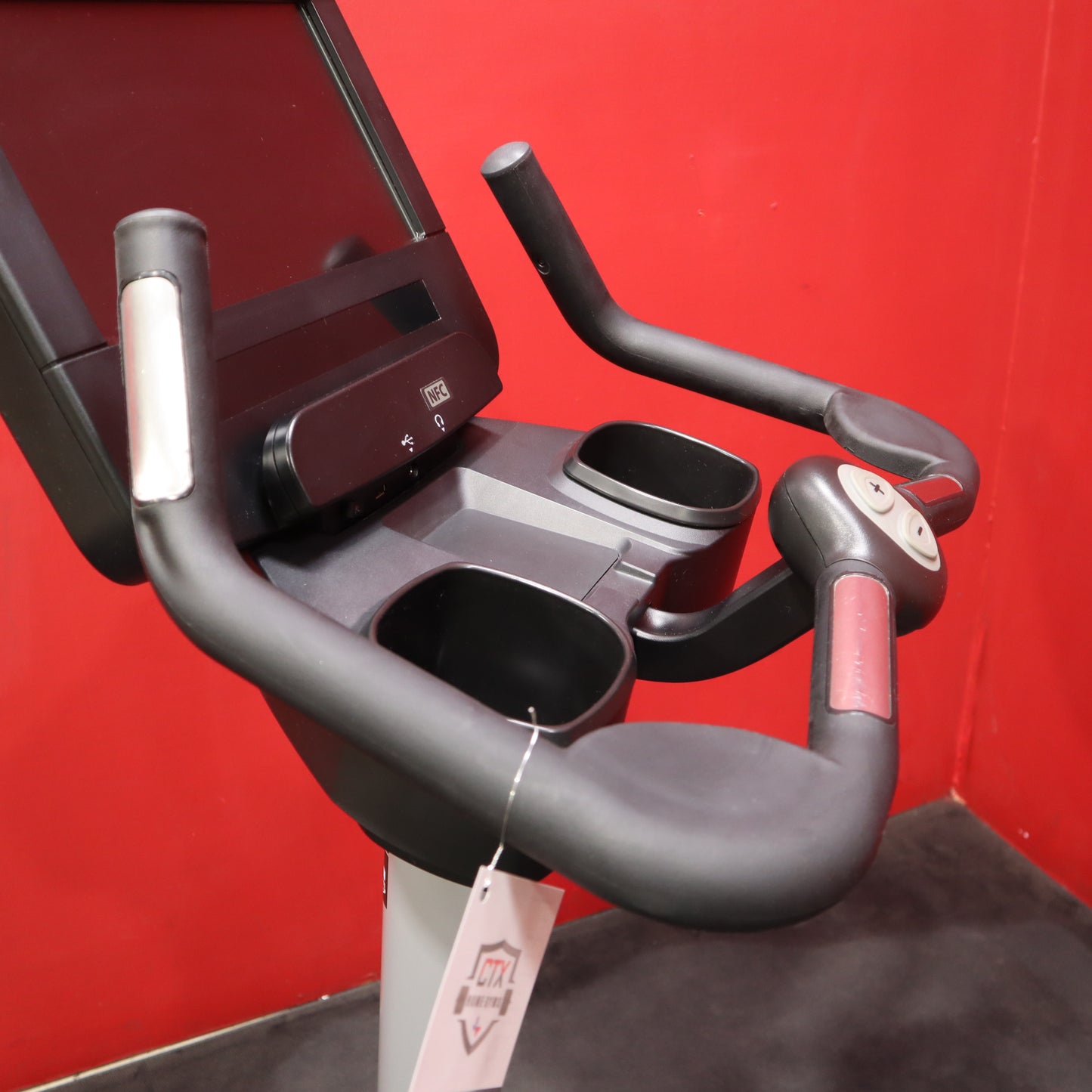 Life Fitness Discover SE 95C Elevation Upright Bike (Refurbished)