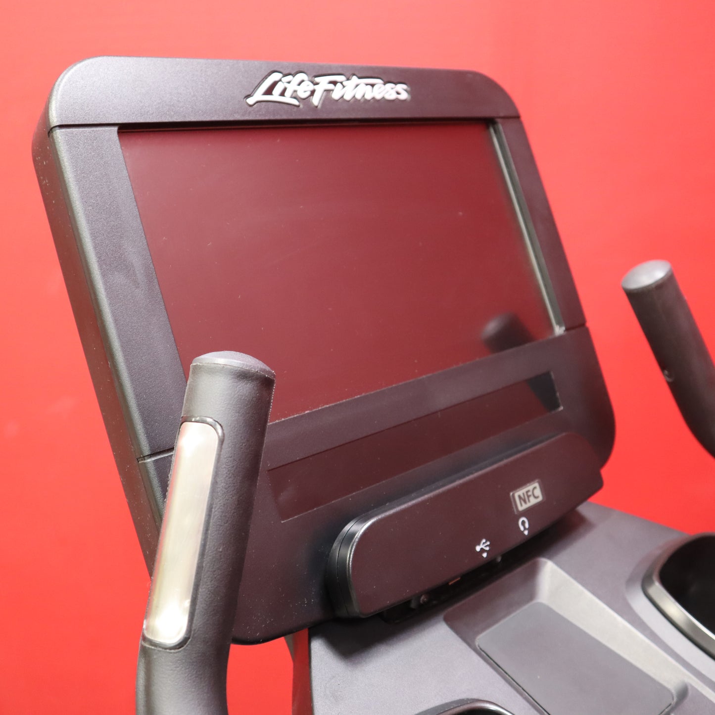 Life Fitness Discover SE 95C Elevation Upright Bike (Refurbished)