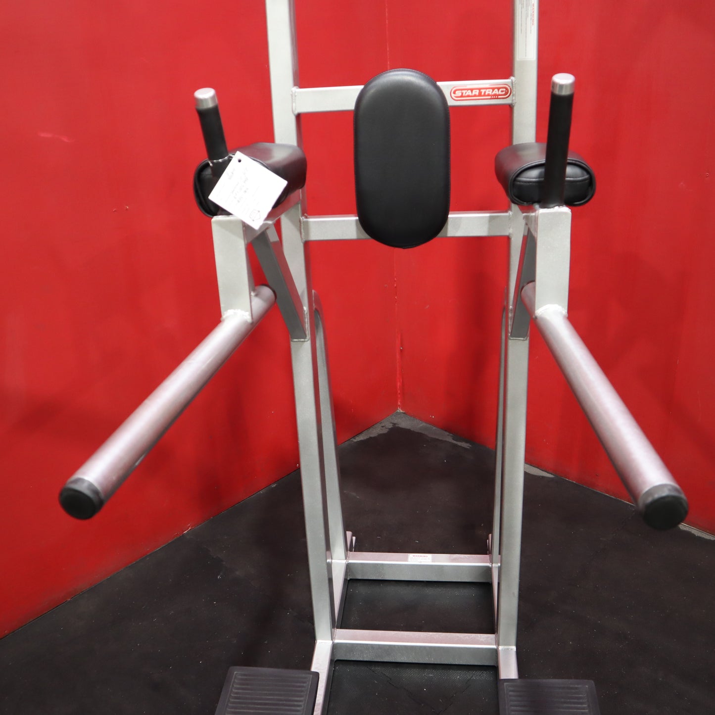 Star Trac F-617 Pull Up/Dip/Leg Raise (Reacondicionado)