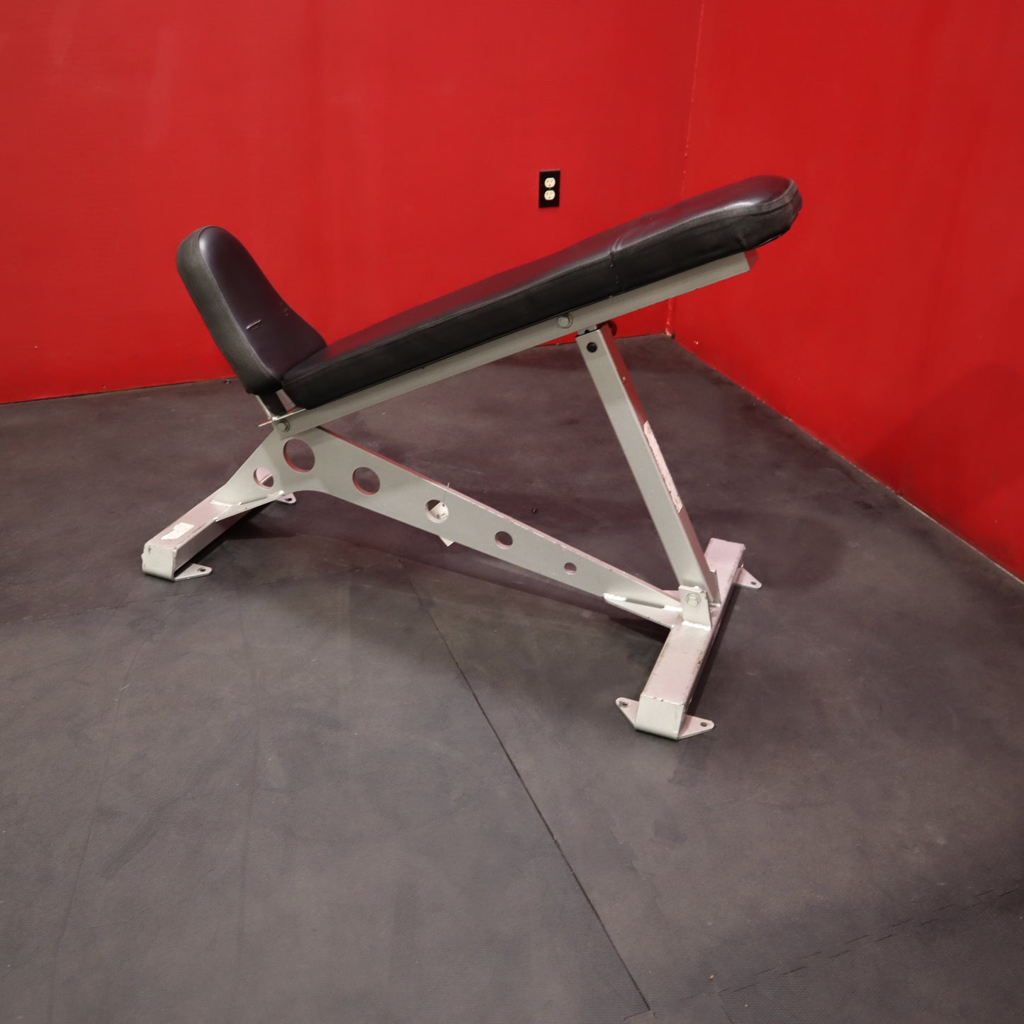 Star Trac Commercial Adjustable Incline Bench (Used)