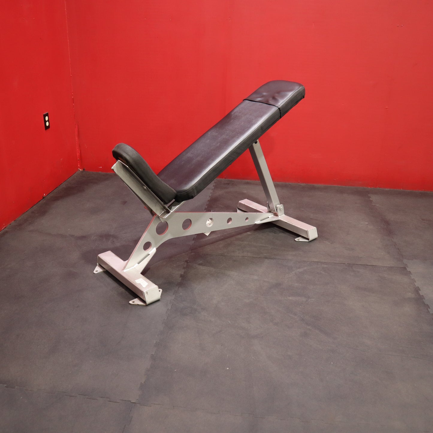 Star Trac Commercial Adjustable Incline Bench (Used)
