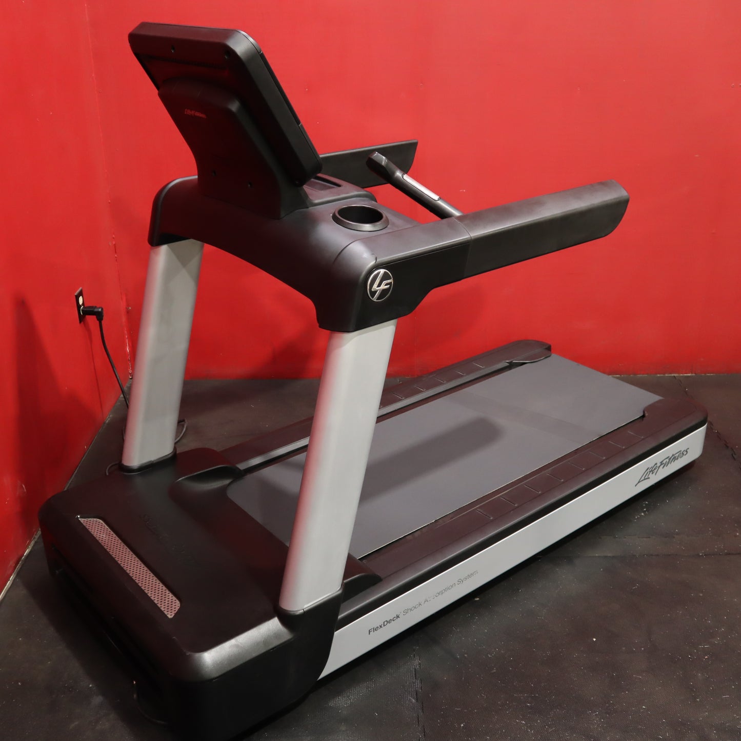 Life Fitness INTD Treadmill (Refurbished)