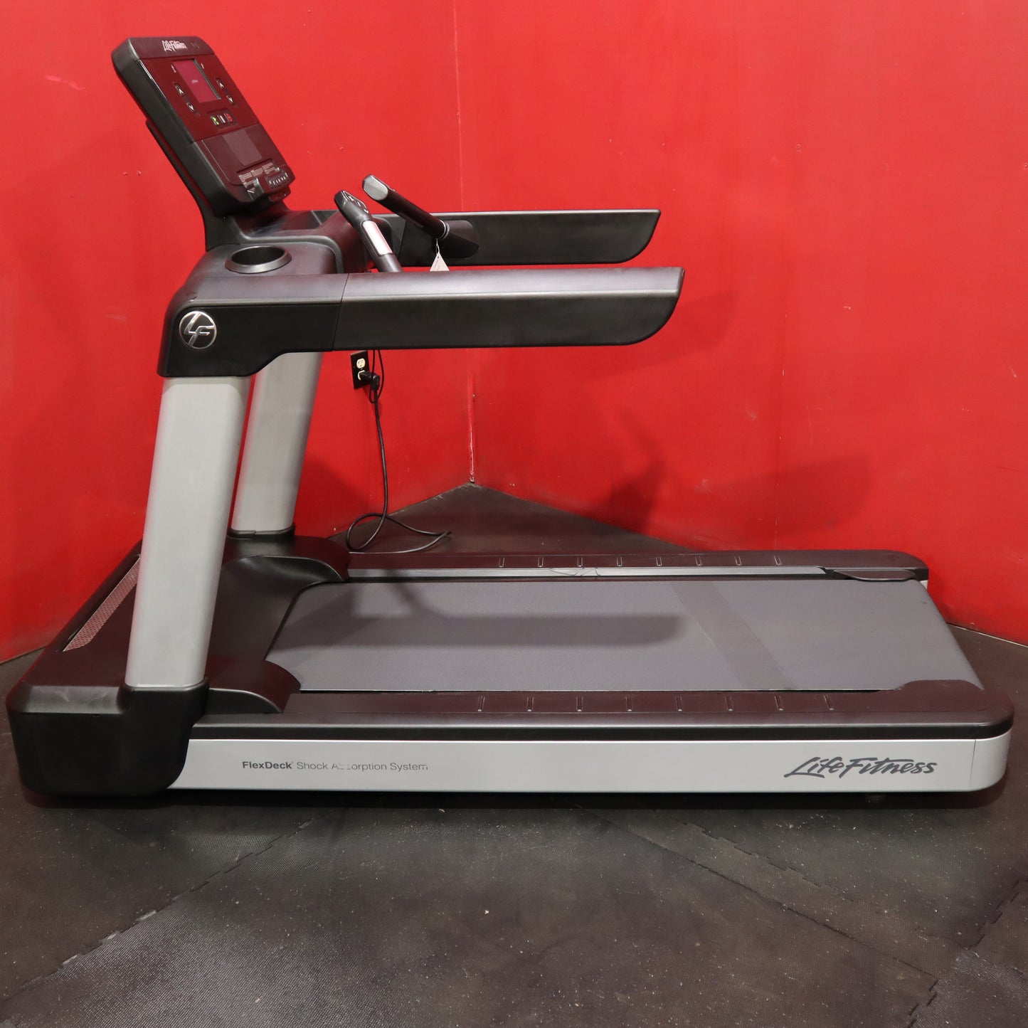 Life Fitness INTD Treadmill (Refurbished)