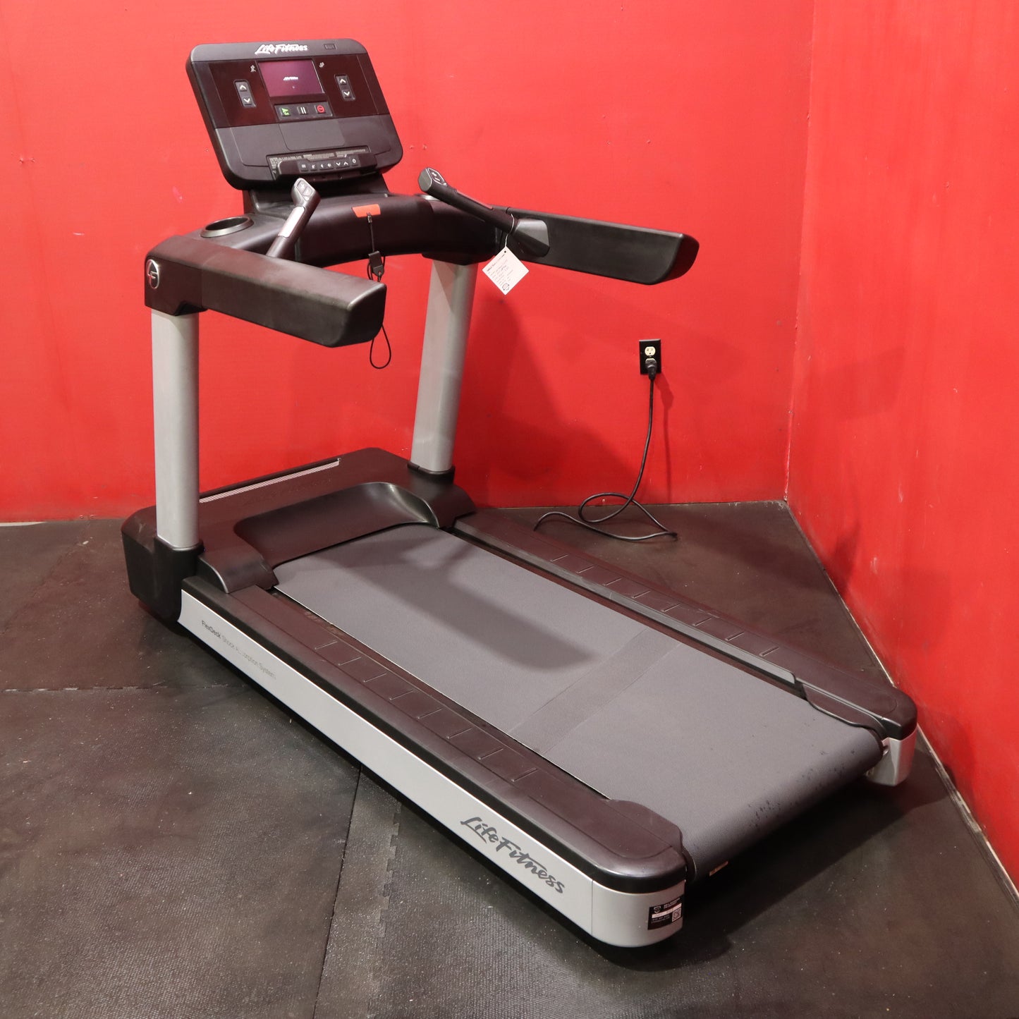 Life Fitness INTD Treadmill (Refurbished)