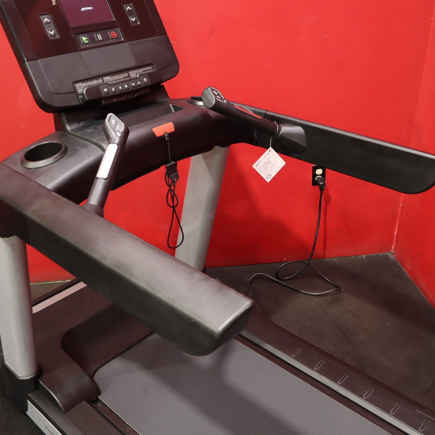 Life Fitness INTD Treadmill (Refurbished)