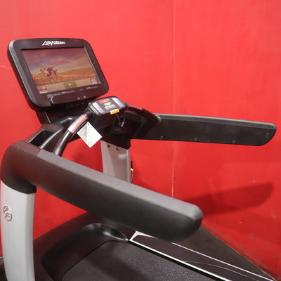 Life Fitness Discover SE3 HD Elevation Treadmill (Remanufactured)