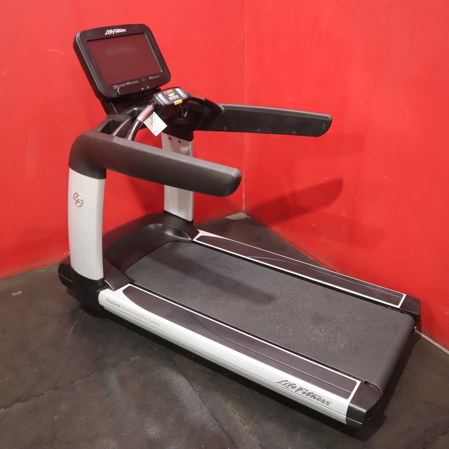 Life Fitness Discover SE 95T Elevation Treadmill (Refurbished)