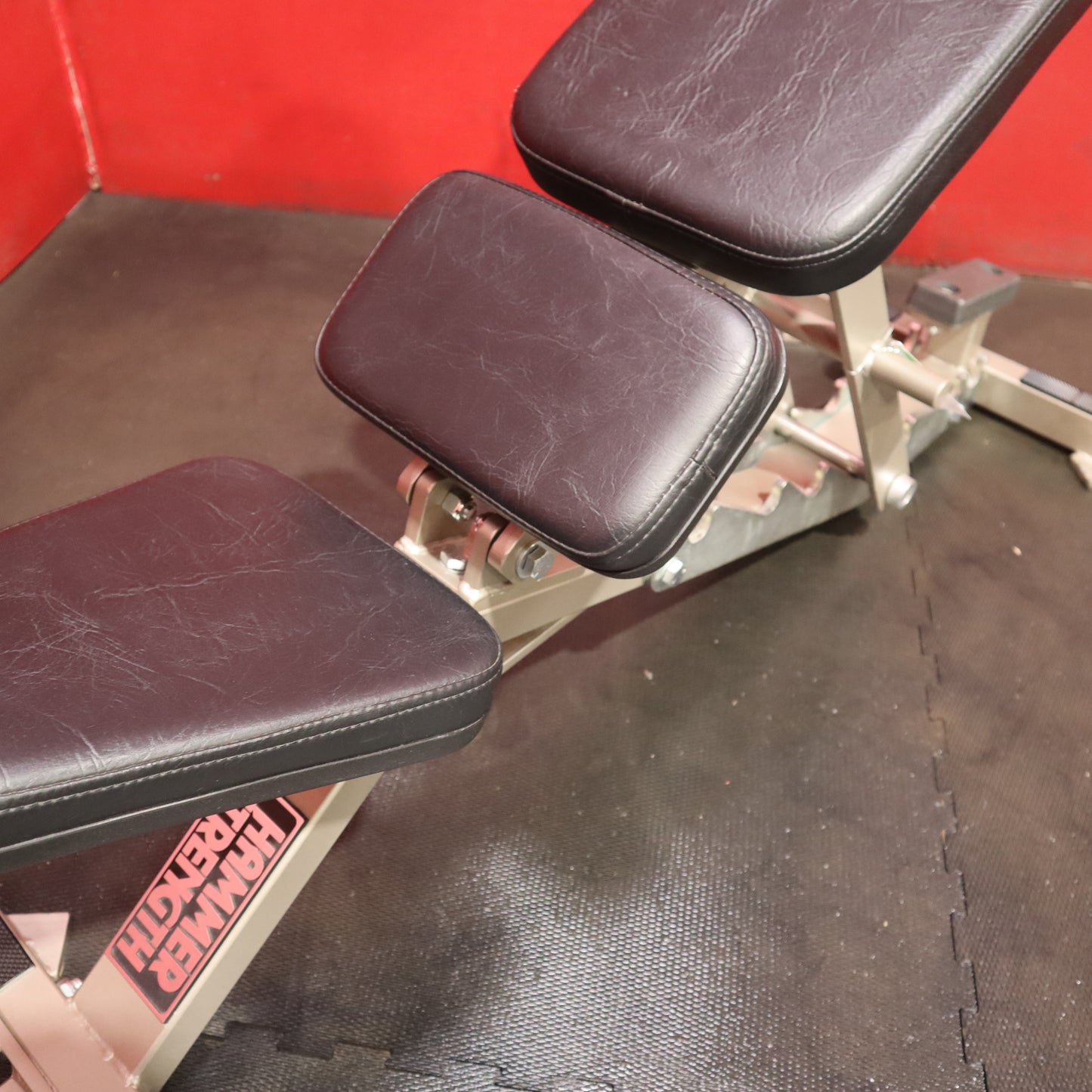 Hammer Strength Adjustable Bench (Refurbished)