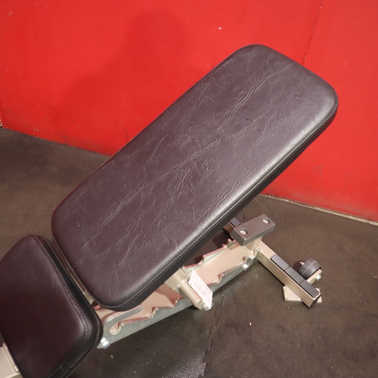 Hammer Strength Adjustable Bench (Refurbished)