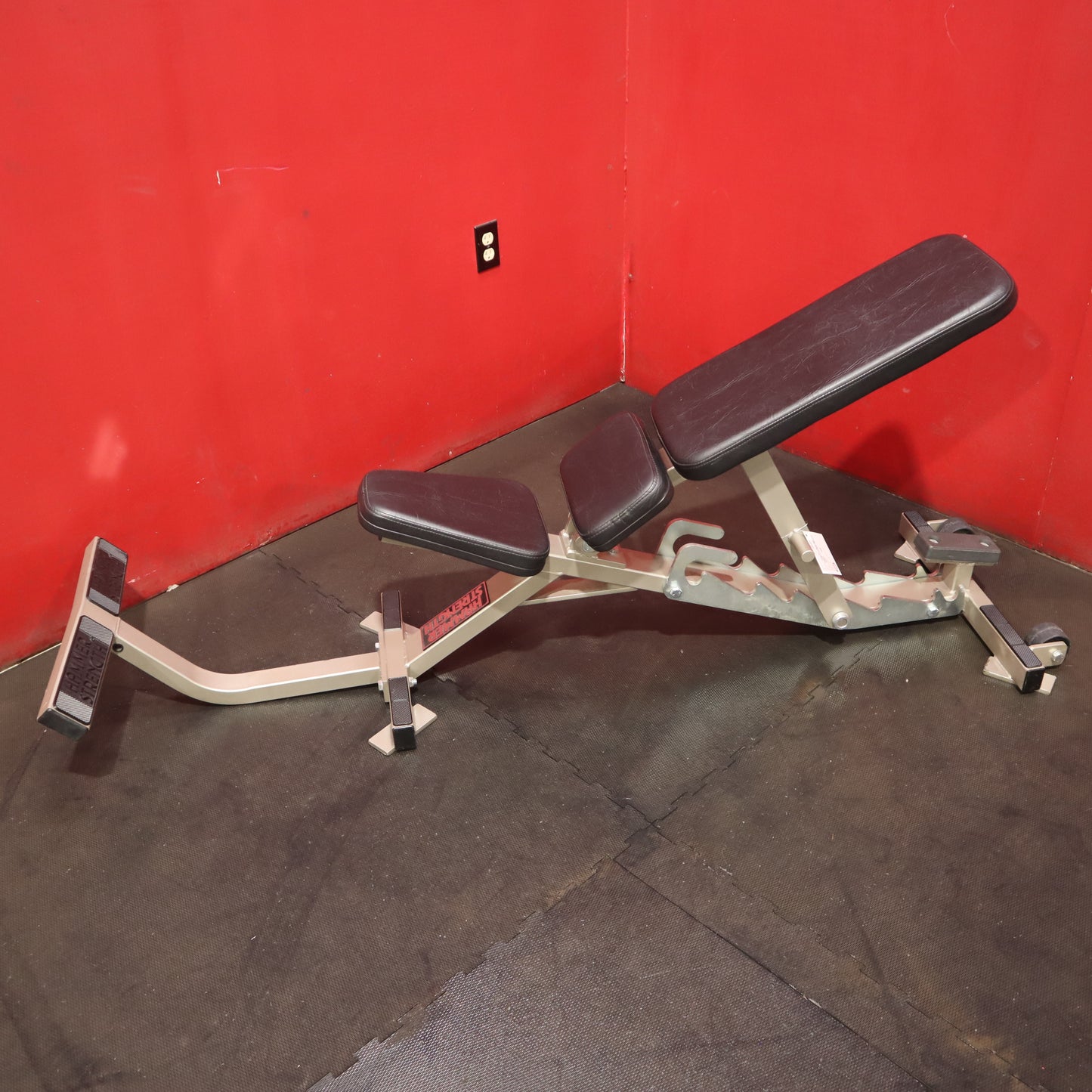 Hammer Strength Adjustable Bench (Refurbished)