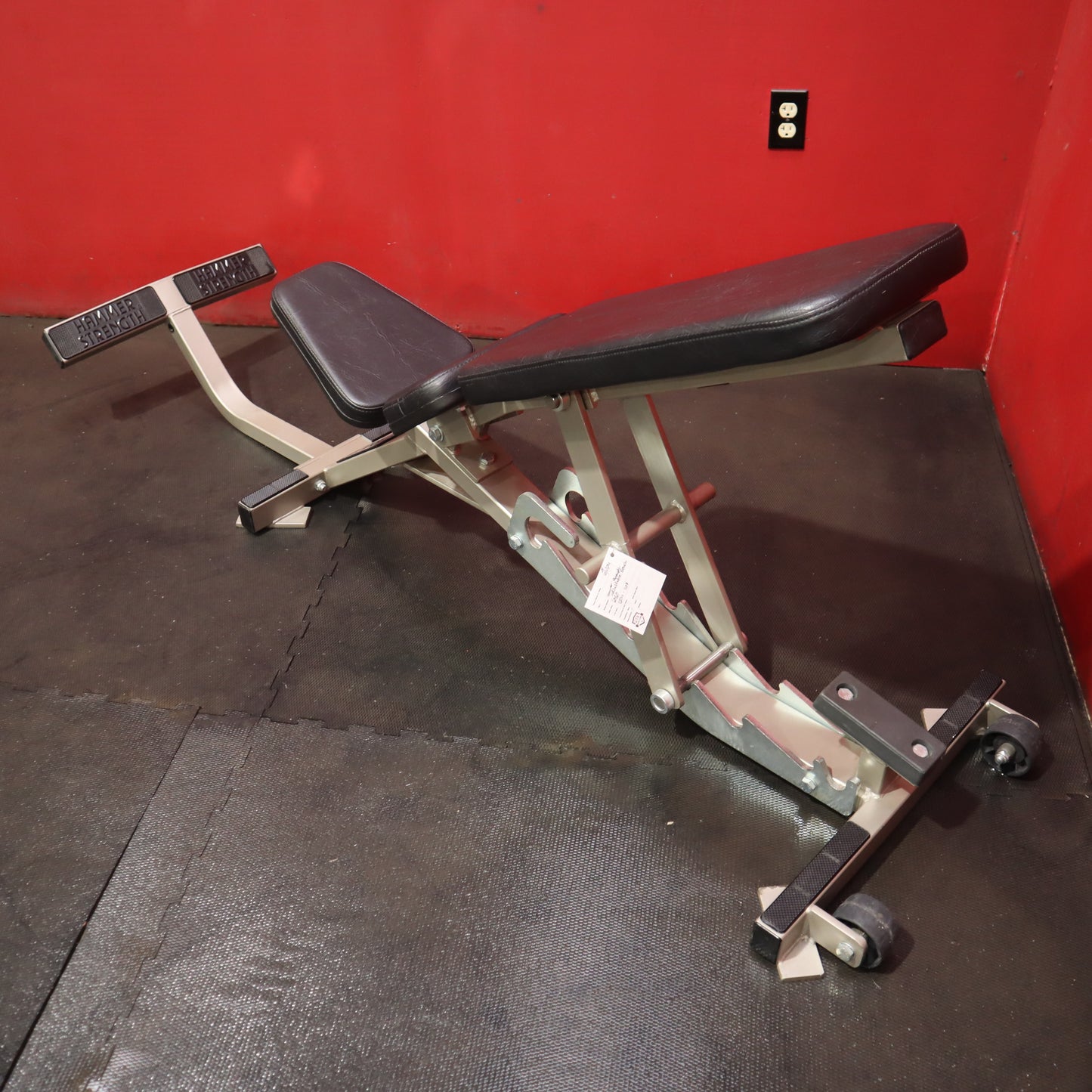 Hammer Strength Adjustable Bench (Refurbished)