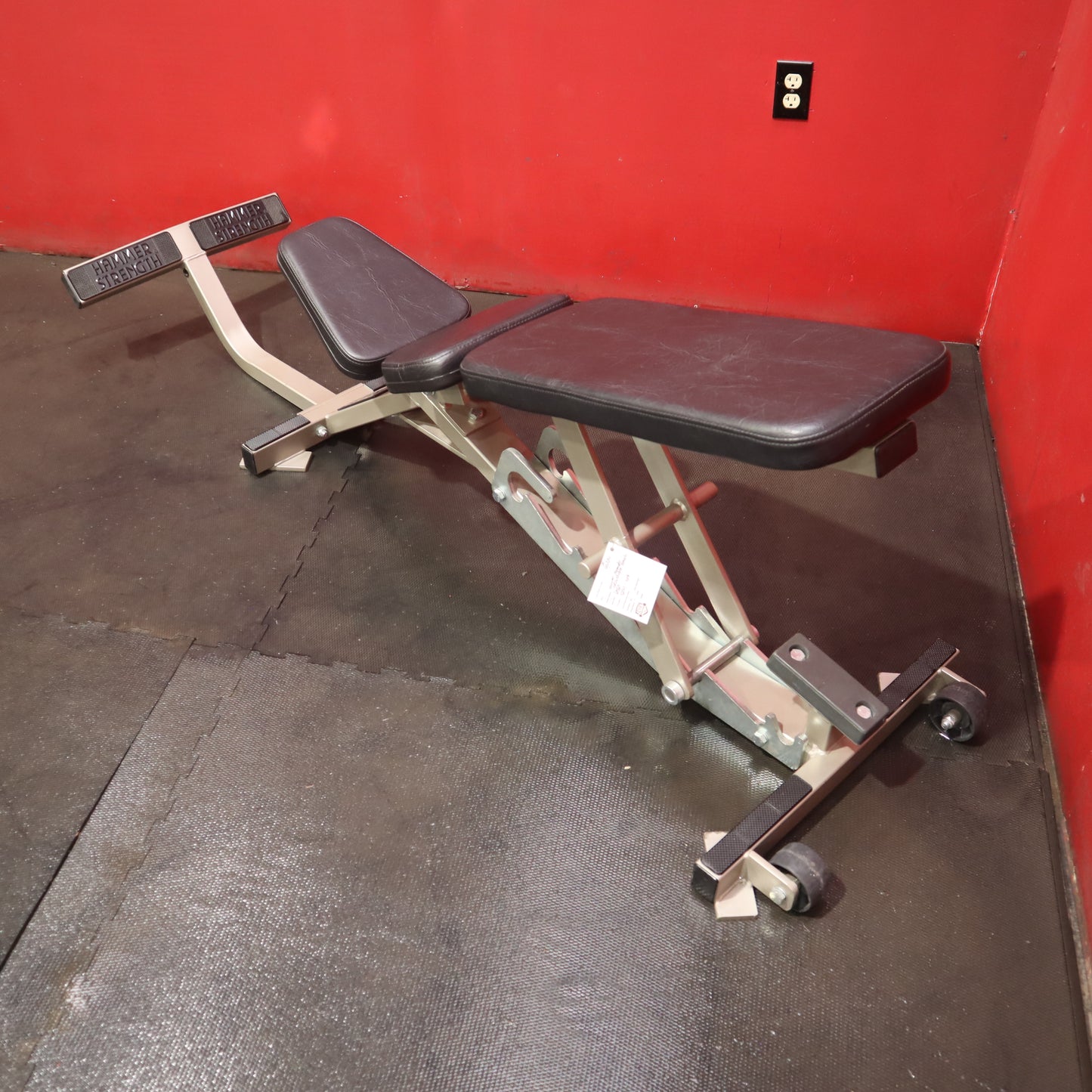 Hammer Strength Adjustable Bench (Refurbished)