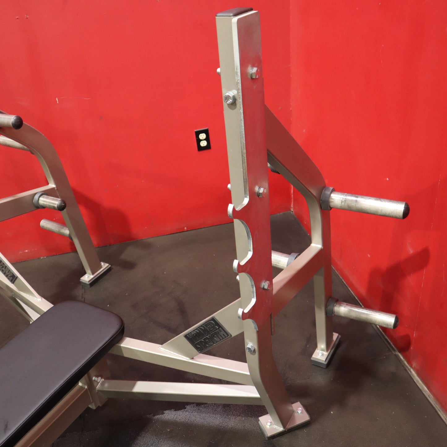 Hammer Strength Olympic Flat Bench (Refurbished)