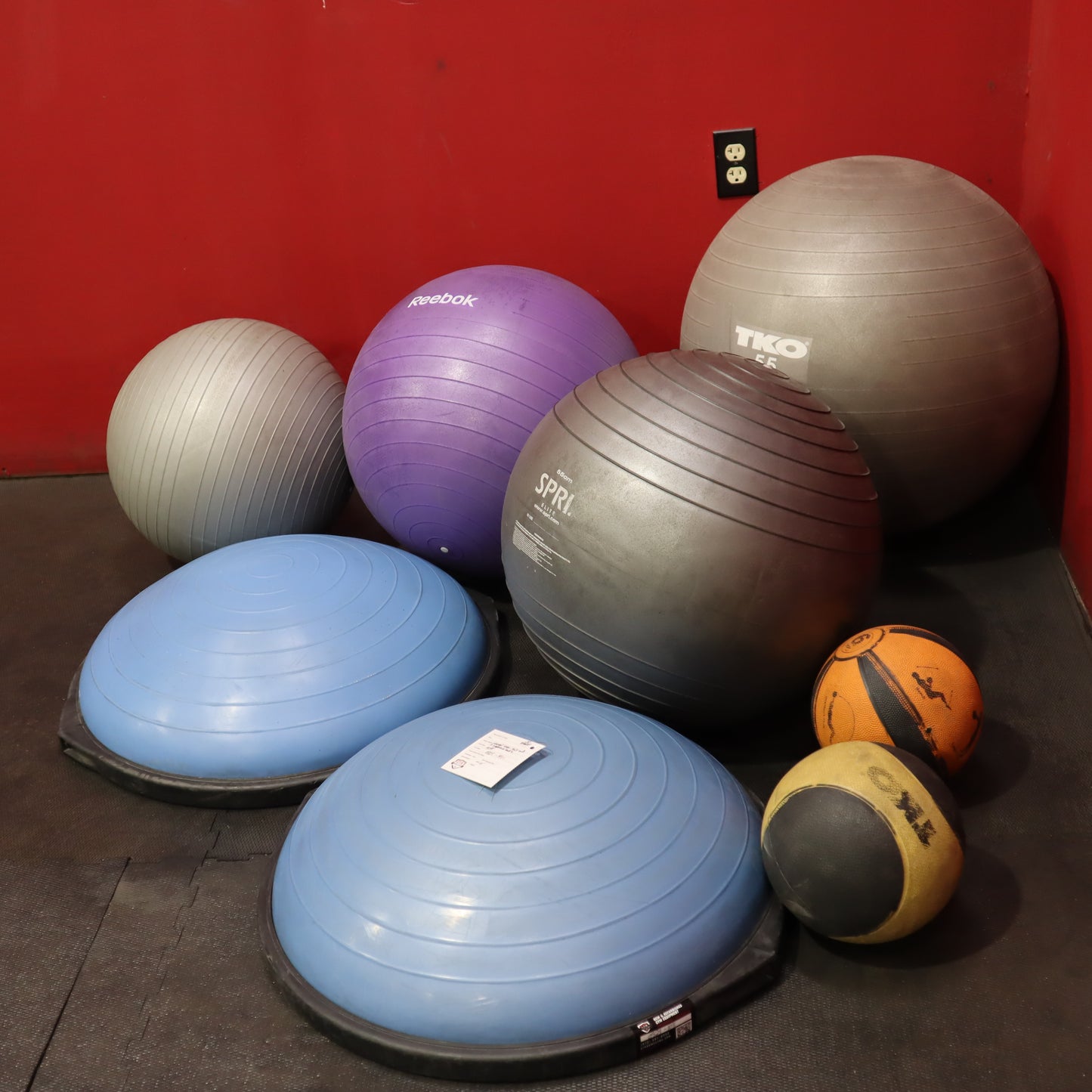 Assorted Yoga Balls, BOSU Balls & Medicine Balls (Used)