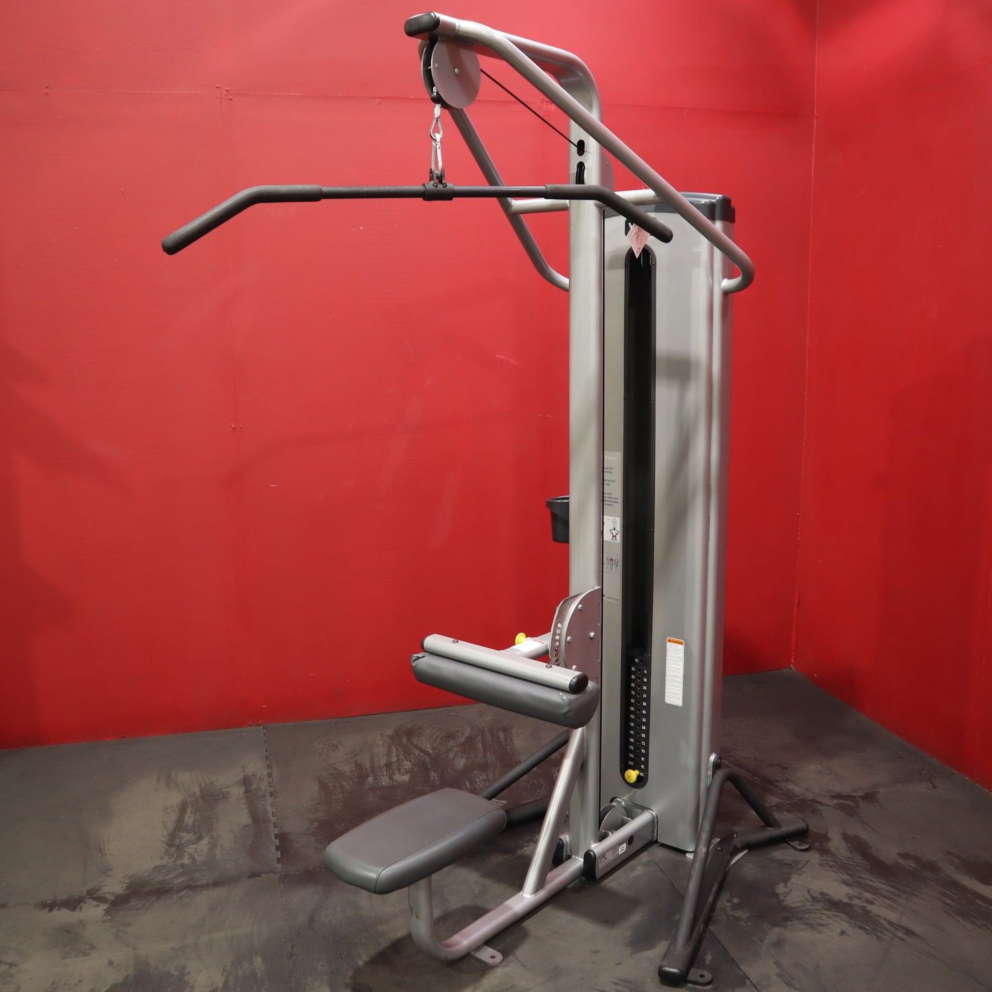 Cybex VR1 Selectorized Lat Pulldown (Reacondicionado)