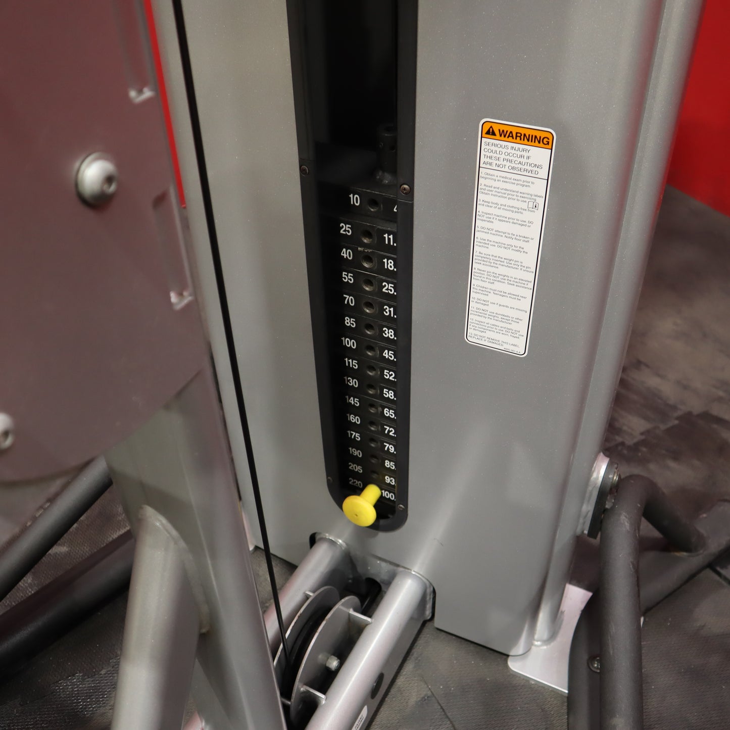 Cybex VR1 Selectorized Lat Pulldown (Reacondicionado)