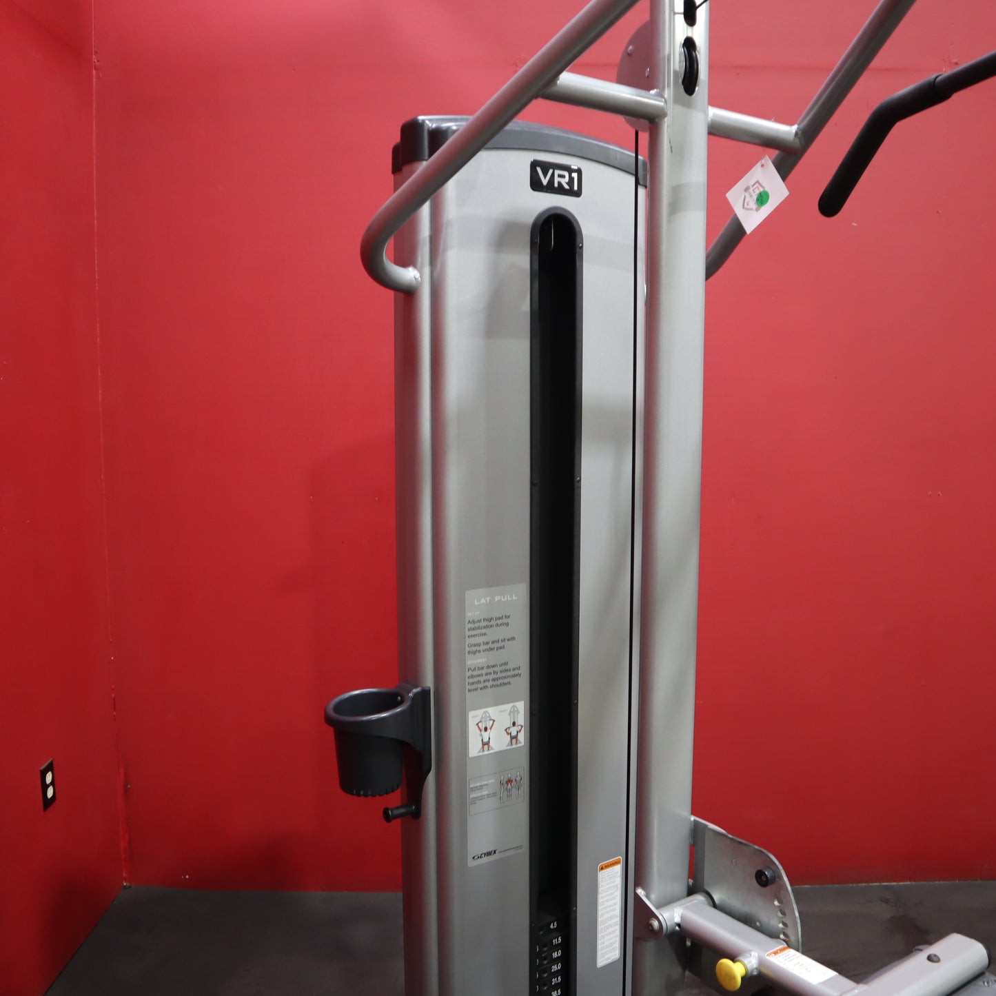 Cybex VR1 Selectorized Lat Pulldown (Reacondicionado)