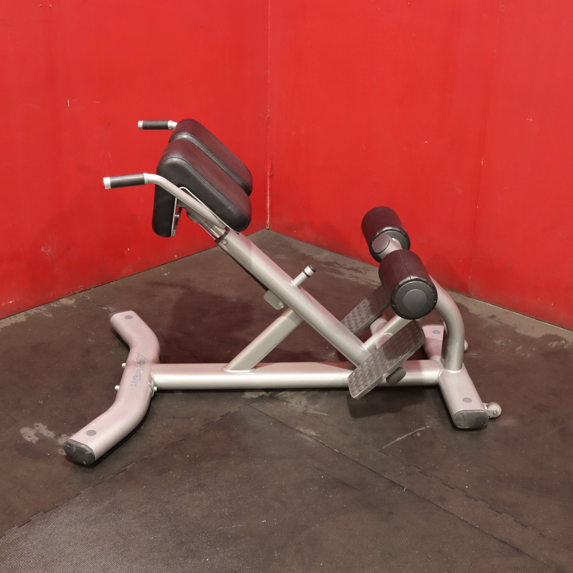 Life Fitness Signature Series Back Extension (Remanufactured)