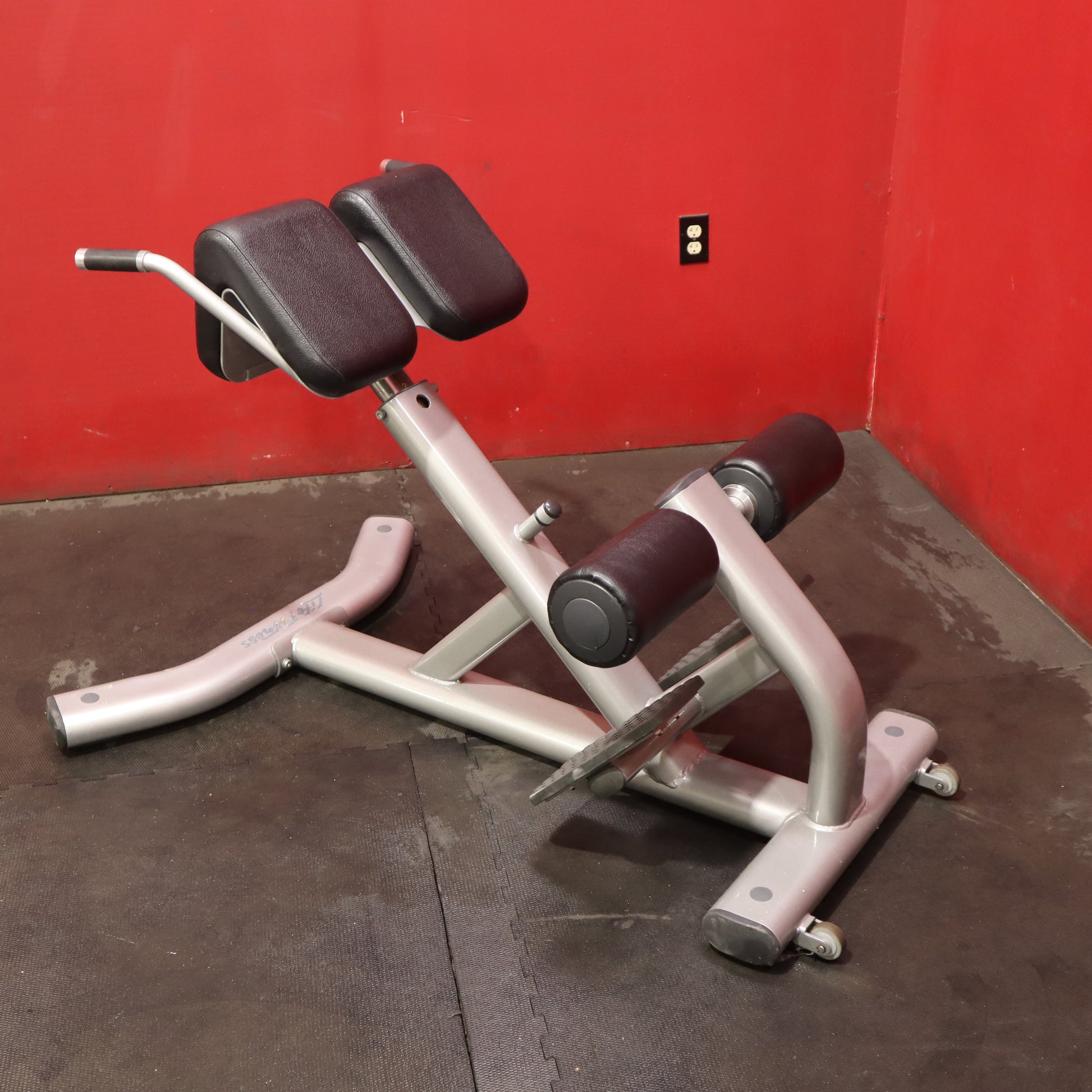 Life Fitness Signature Series Back Extension (Remanufactured)