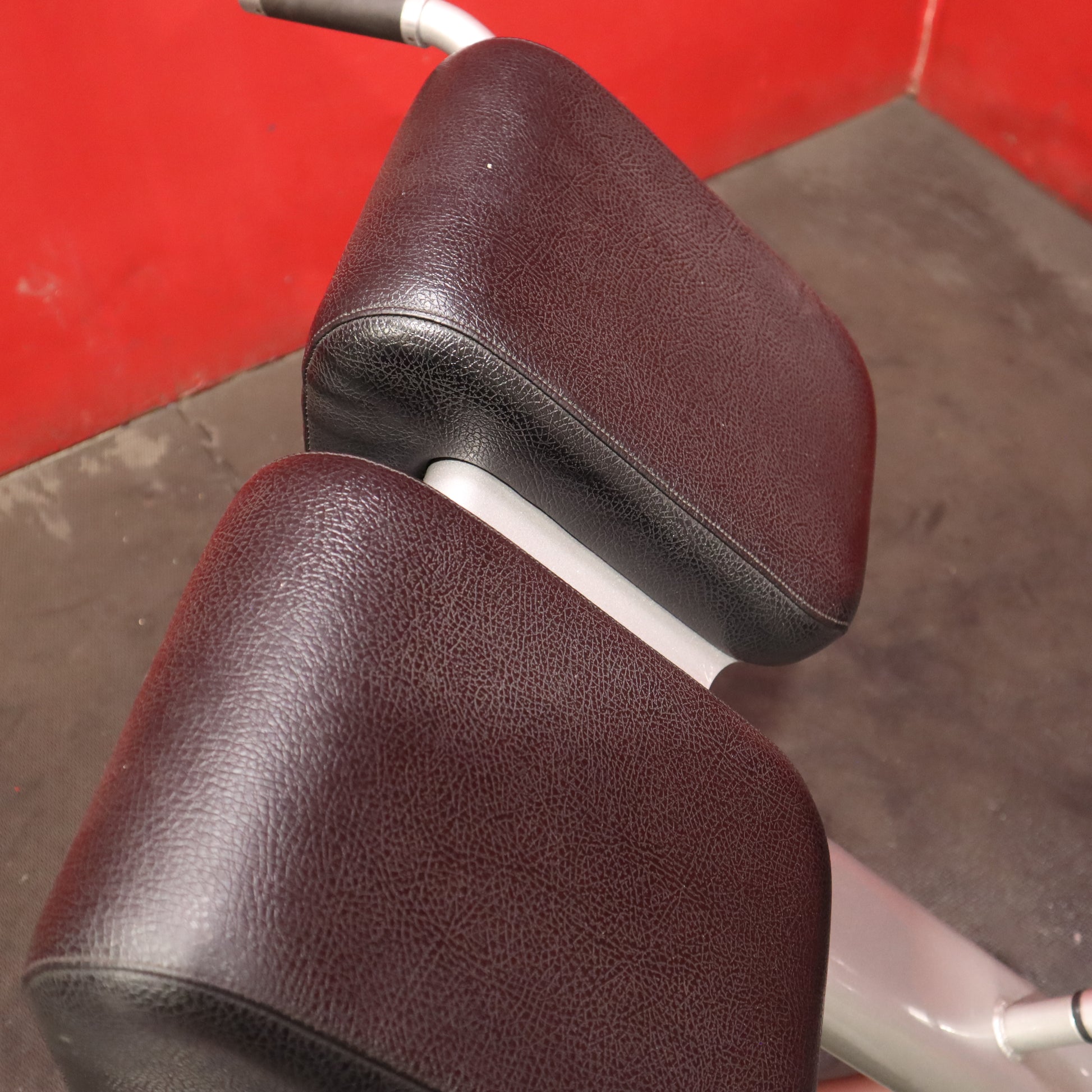 Life Fitness Signature Series Back Extension (Remanufactured)