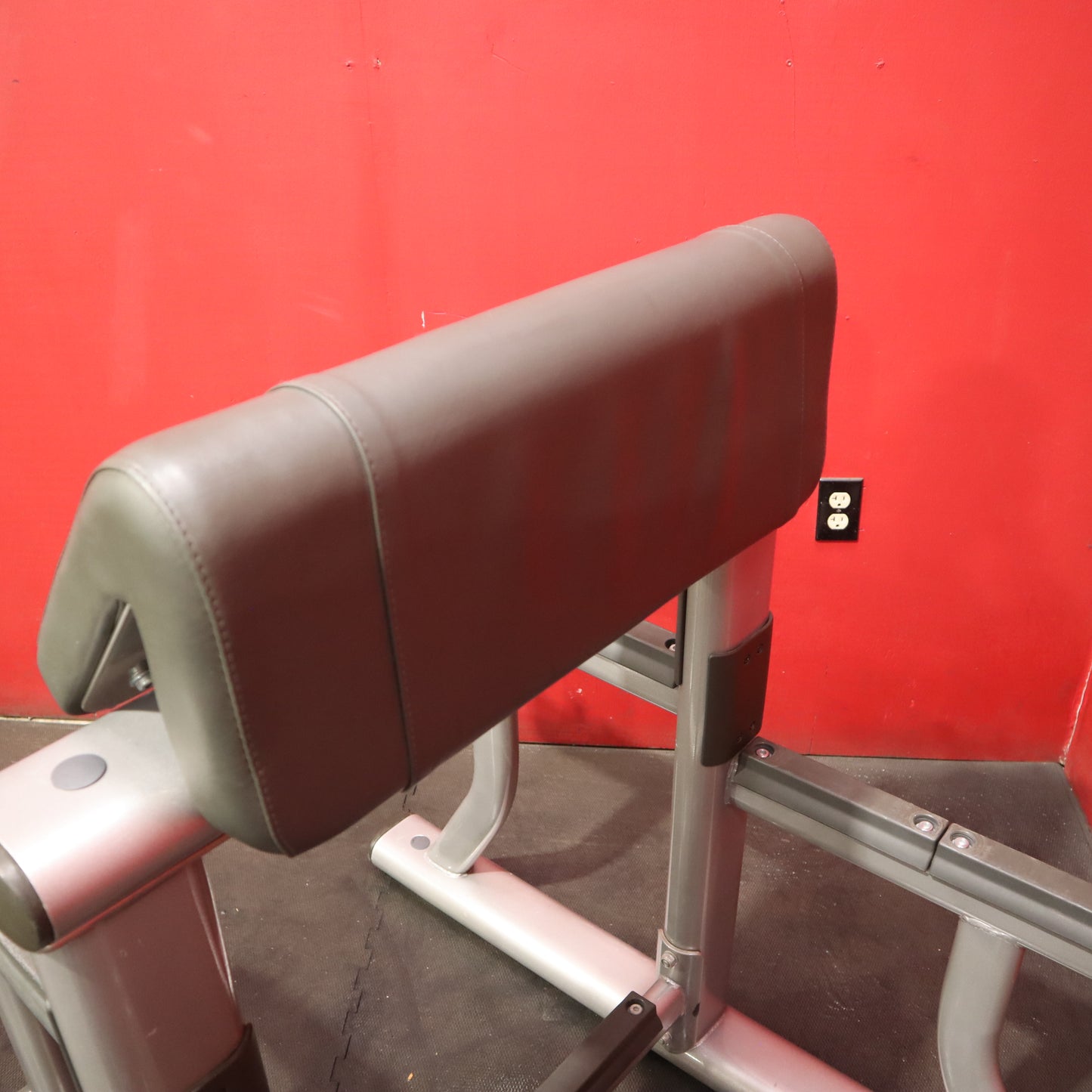 Life Fitness Arm Curl Bench (Refurbished)