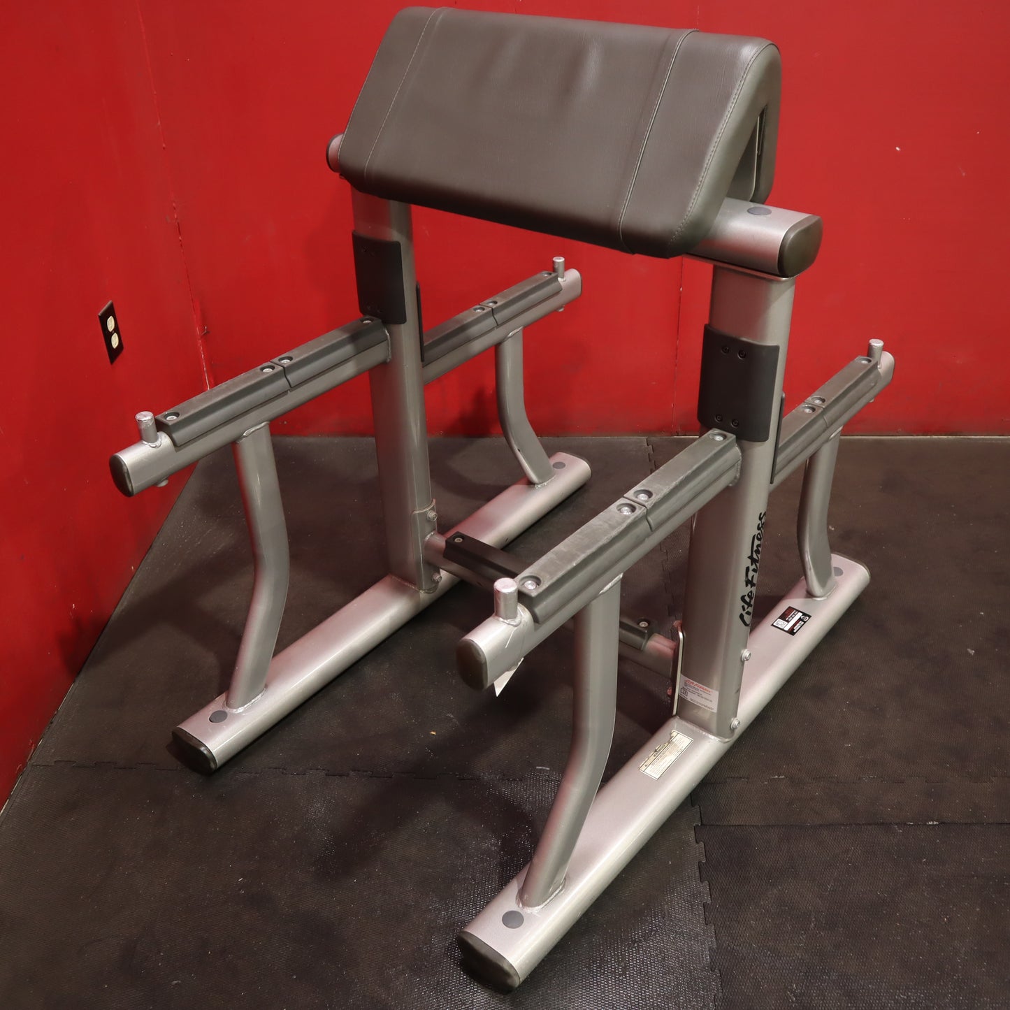 Life Fitness Arm Curl Bench (Refurbished)