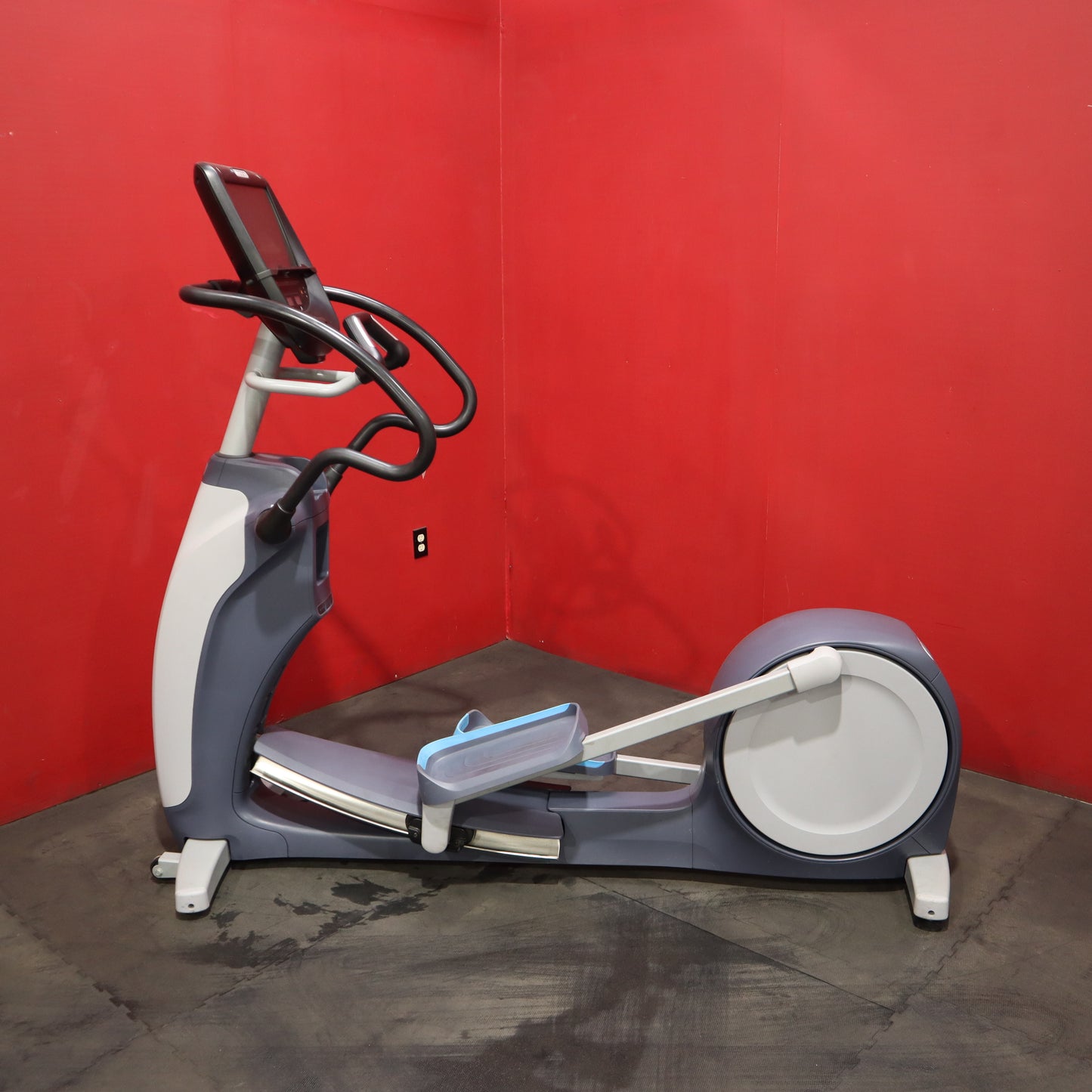 Precor EFX 883 Lower Body Elliptical Trainer w/P82 Console Converging Crossramp (Refurbished)